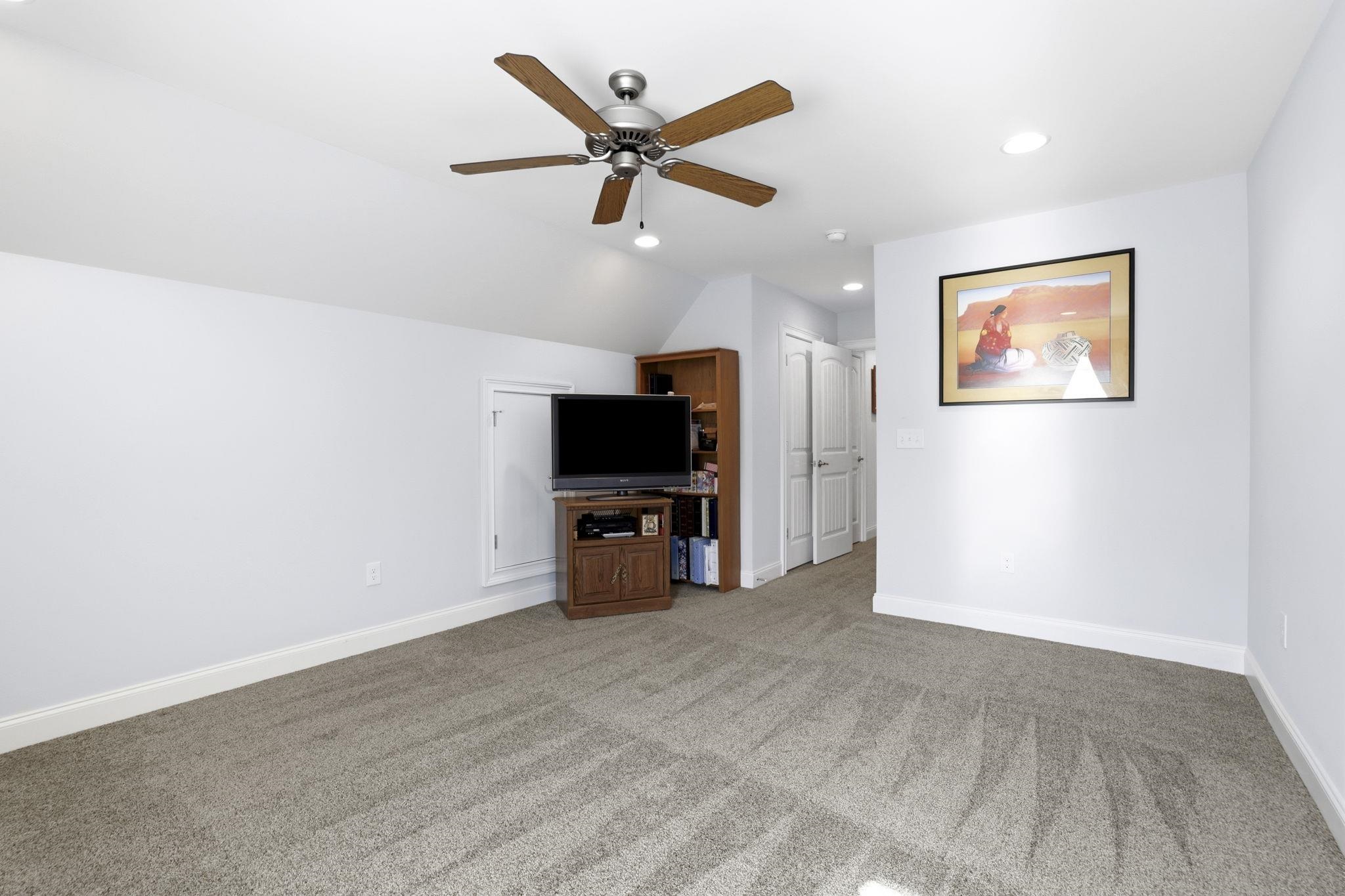 710 Man Of War Court Property Photo 28