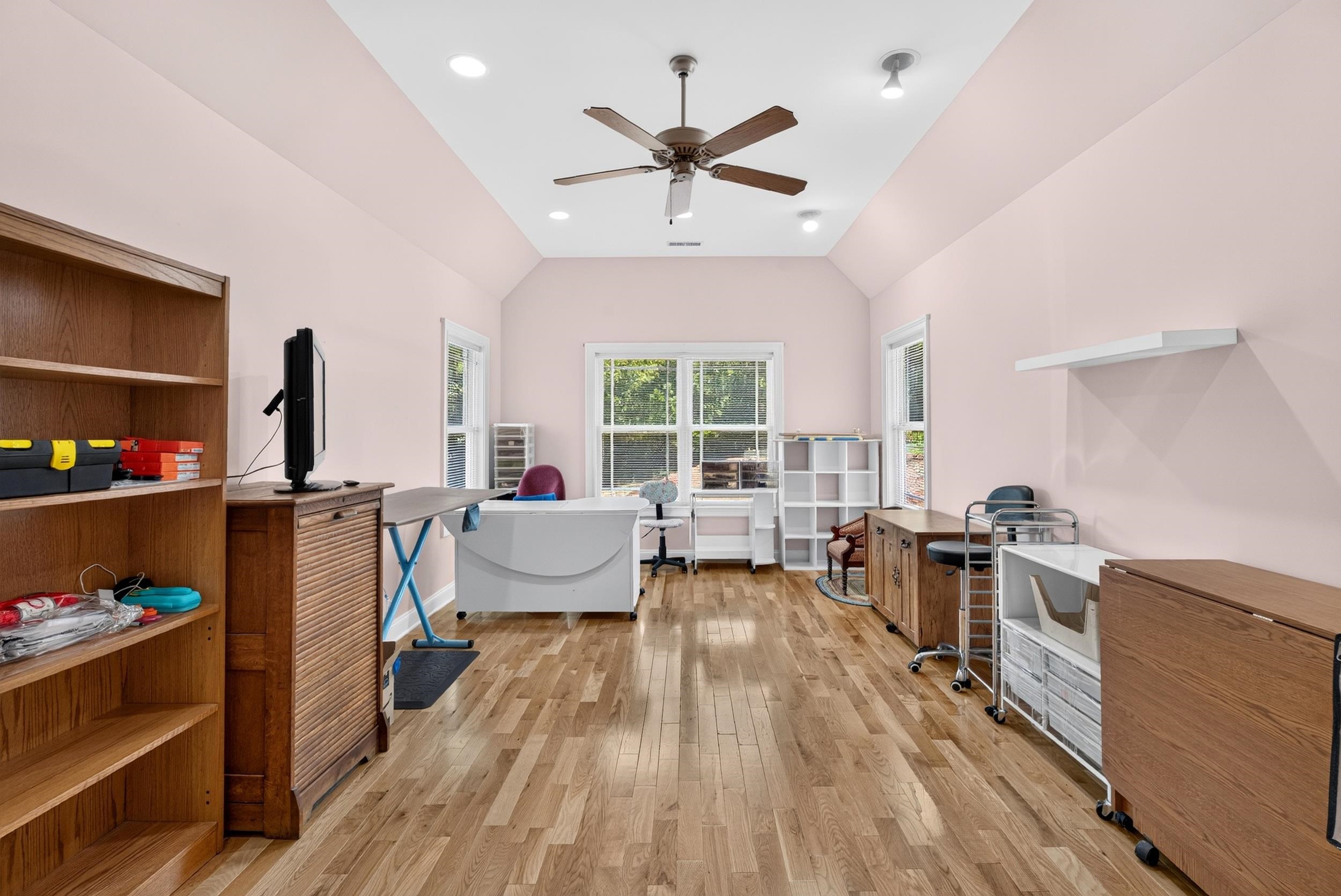 710 Man Of War Court Property Photo 30