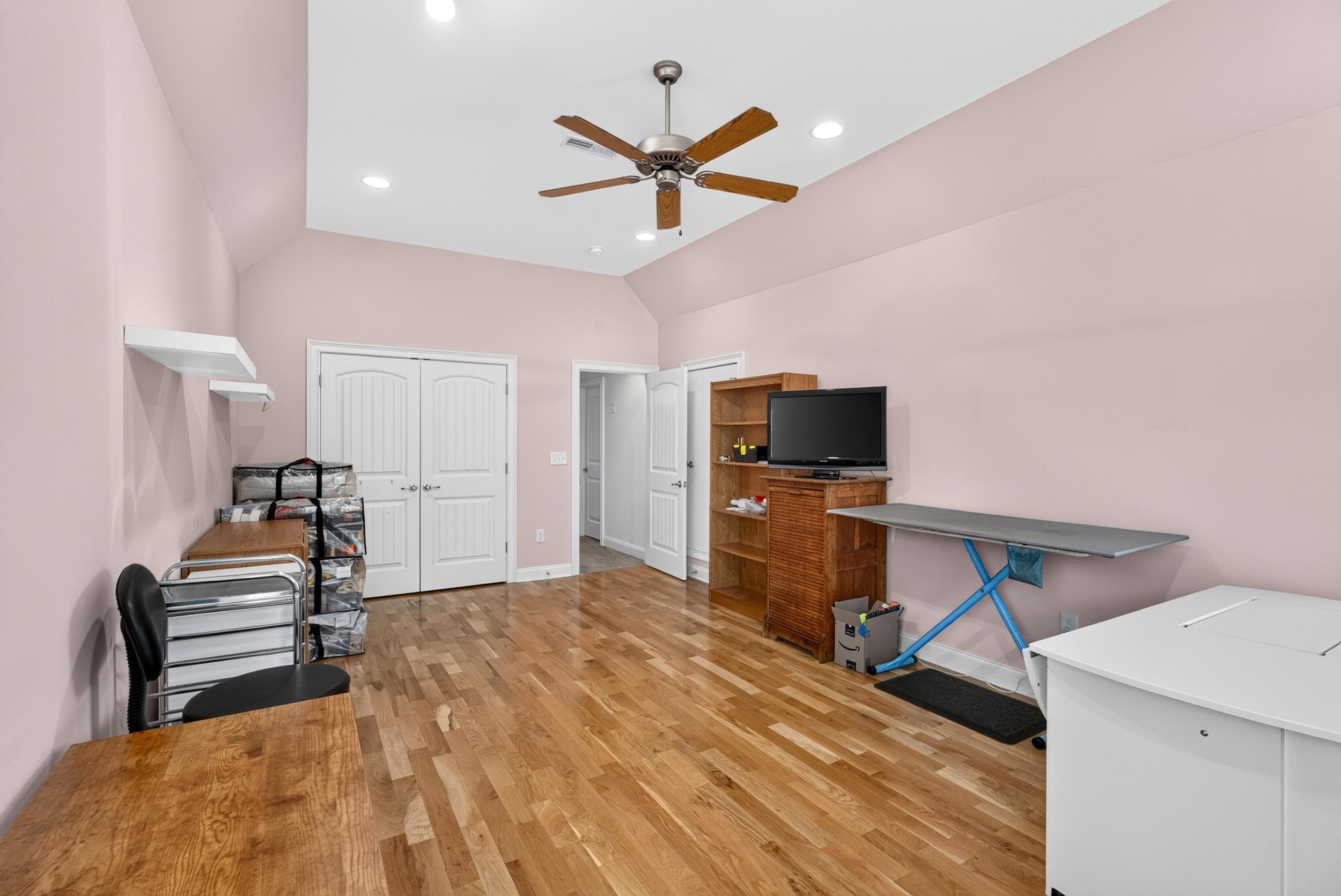 710 Man Of War Court Property Photo 31