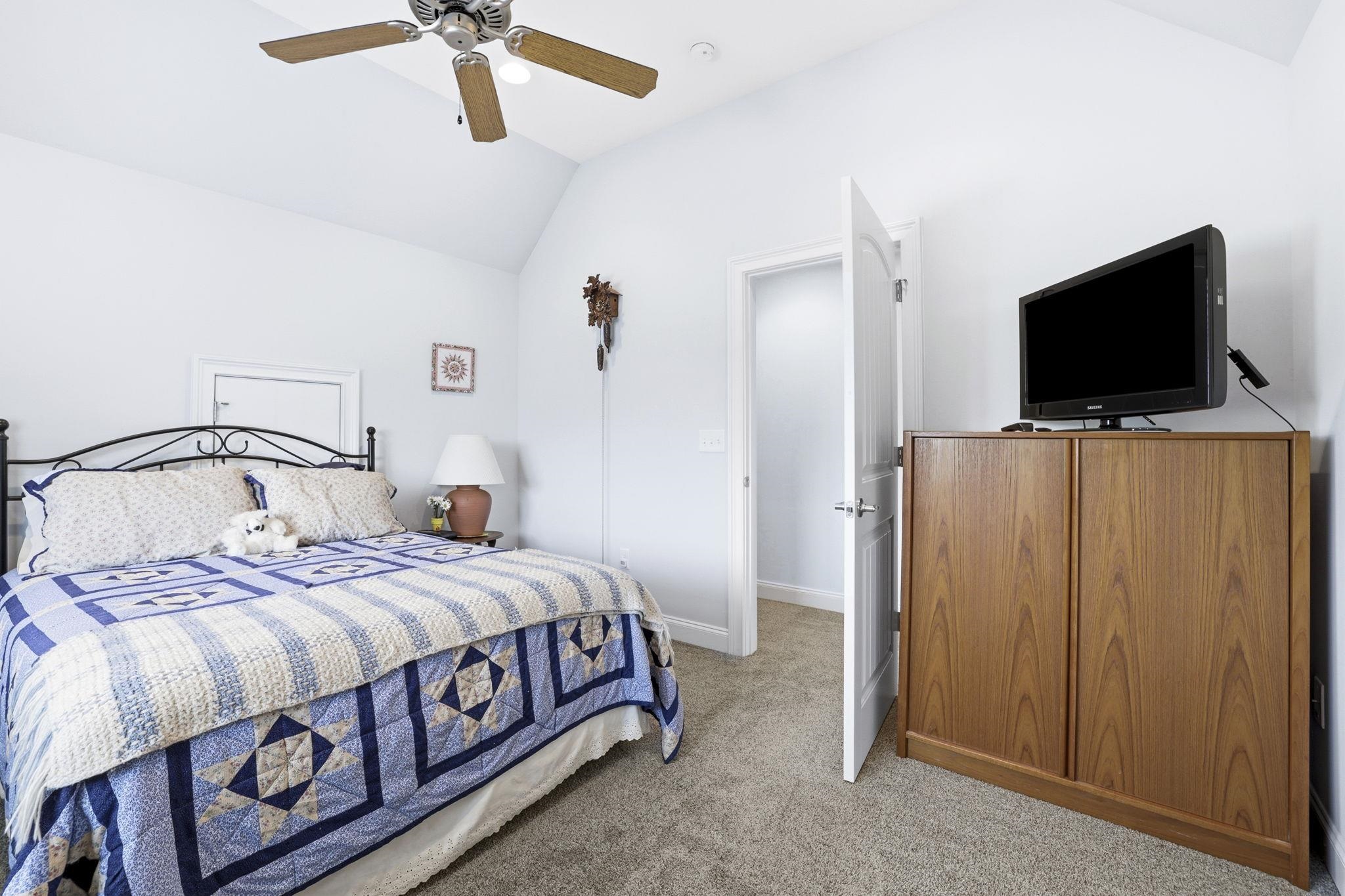 710 Man Of War Court Property Photo 33