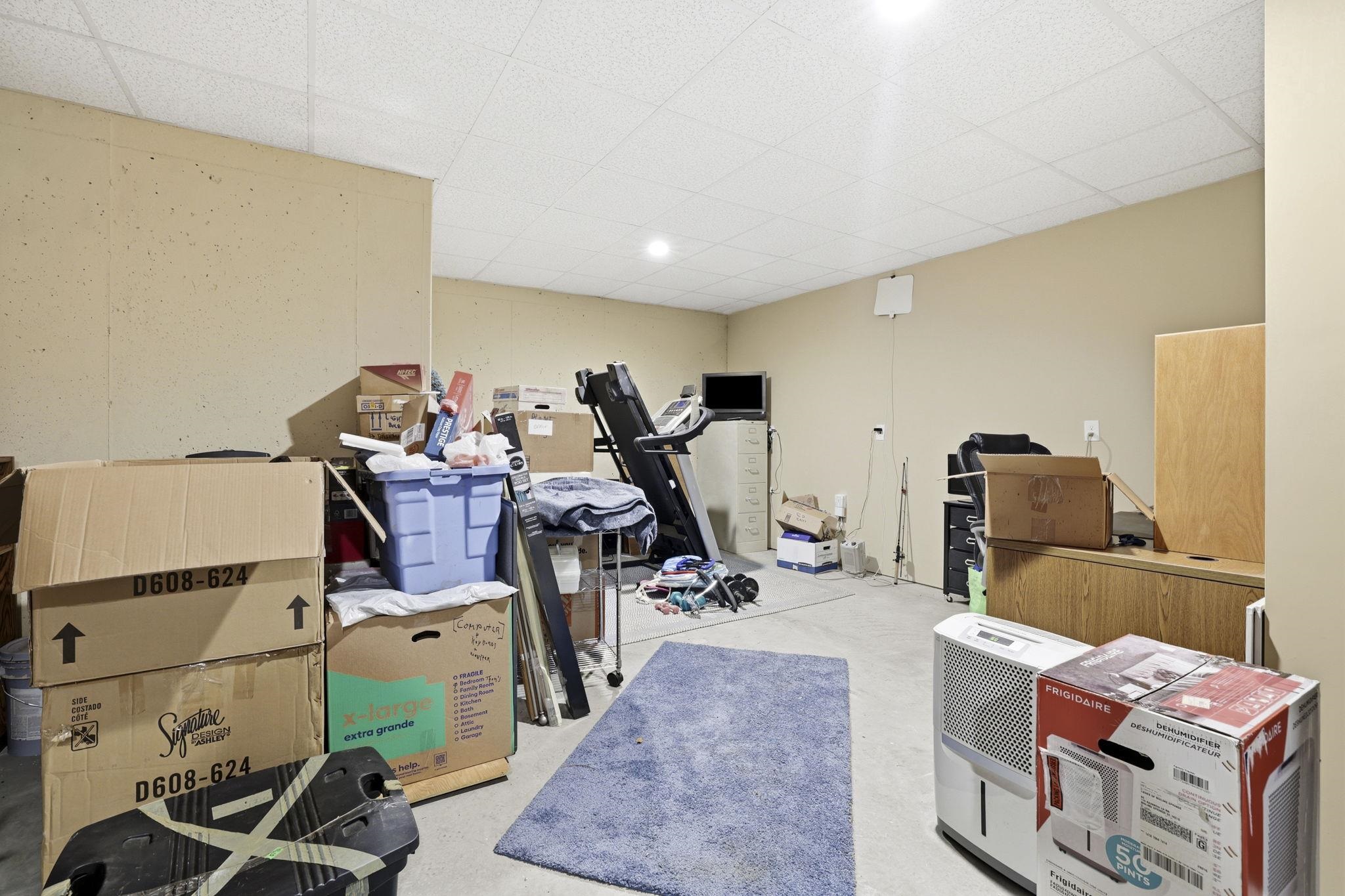 710 Man Of War Court Property Photo 35