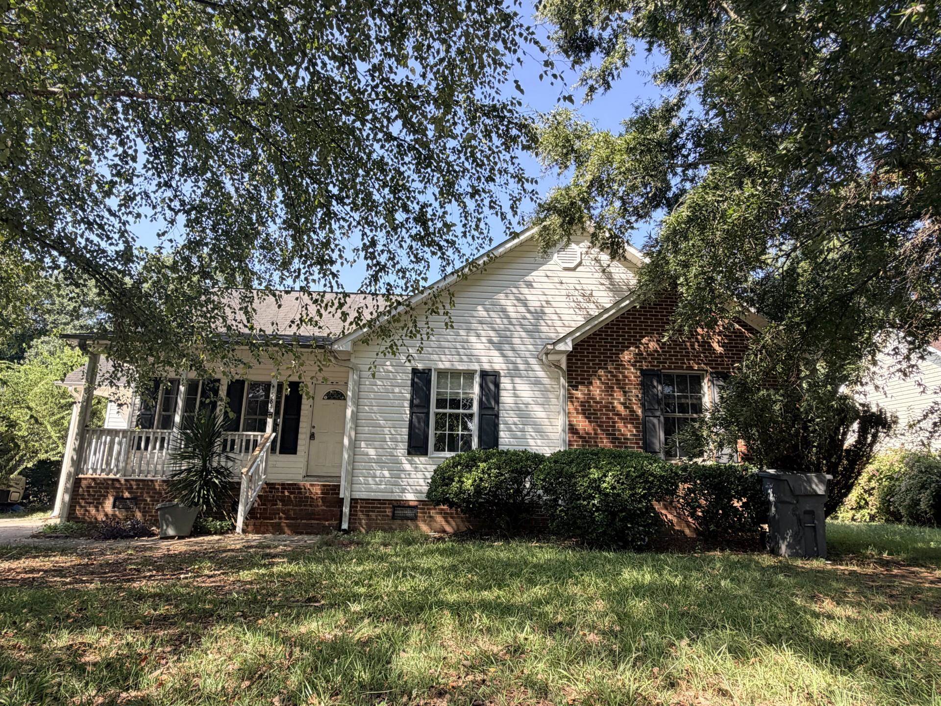 584 N Vernon Street Property Photo 2