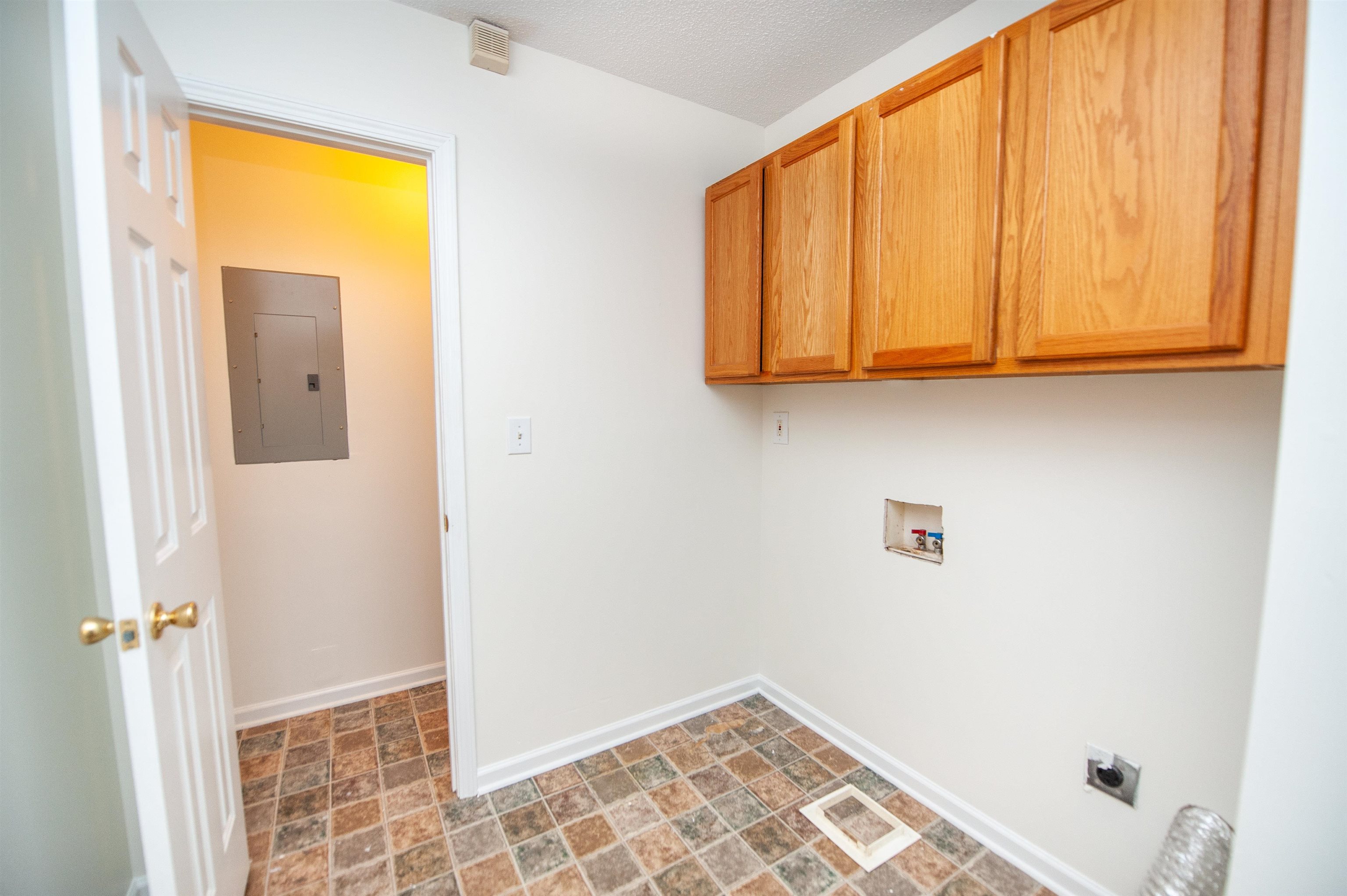 584 N Vernon Street Property Photo 4