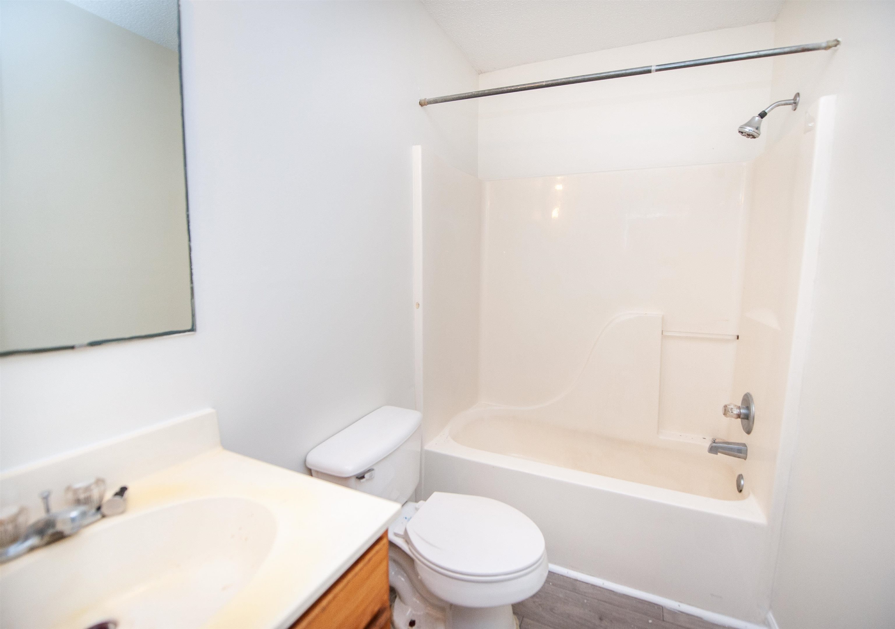 584 N Vernon Street Property Photo 12