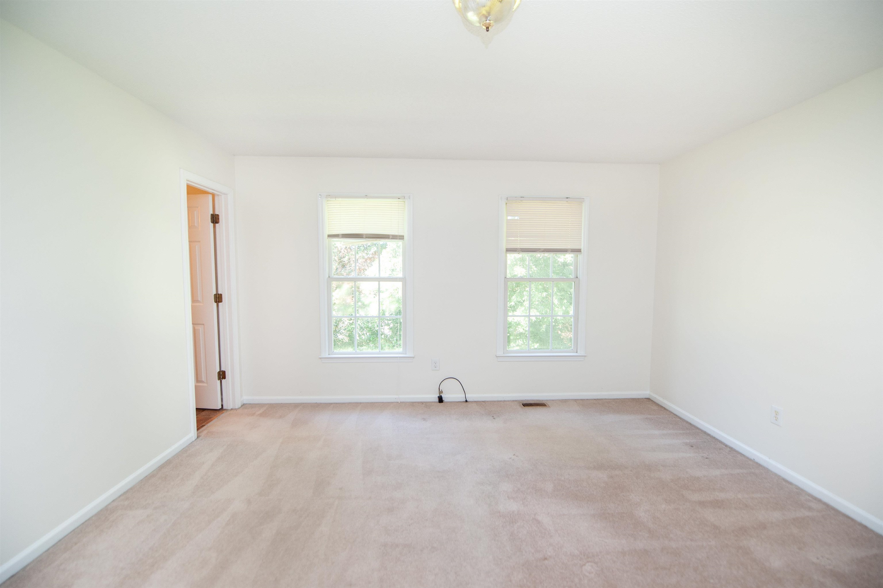 584 N Vernon Street Property Photo 13