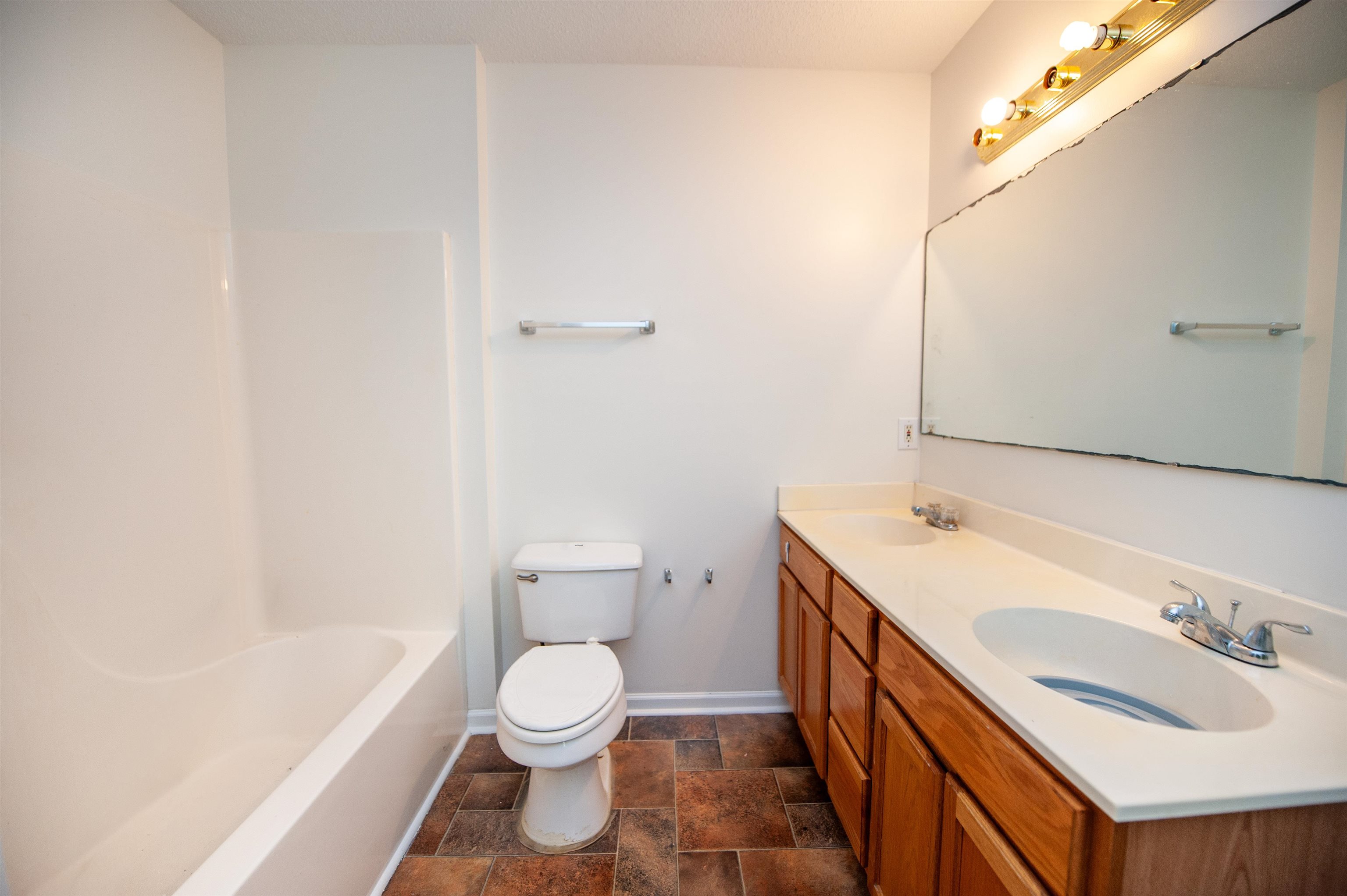 584 N Vernon Street Property Photo 15
