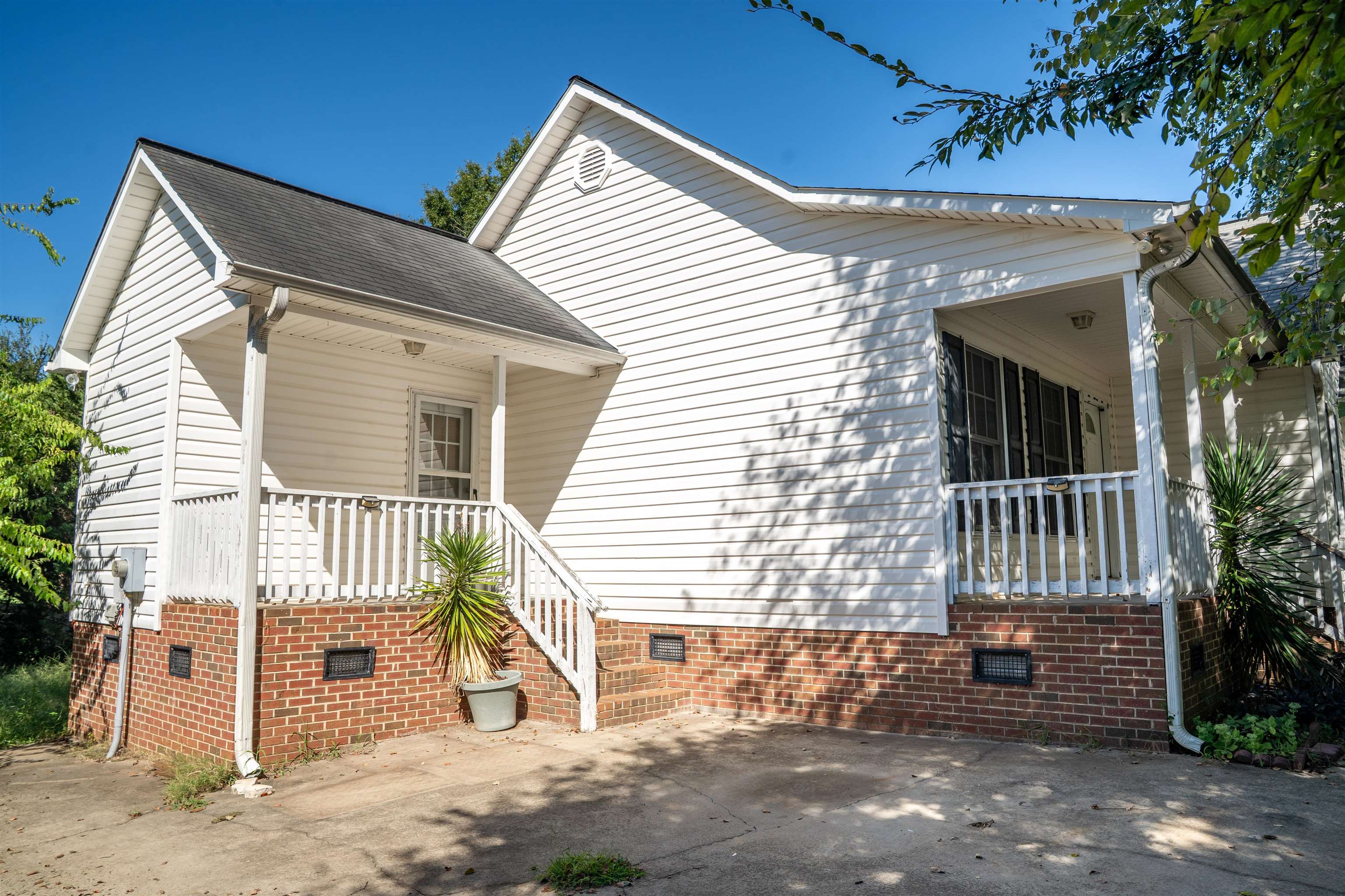 584 N Vernon Street Property Photo 18