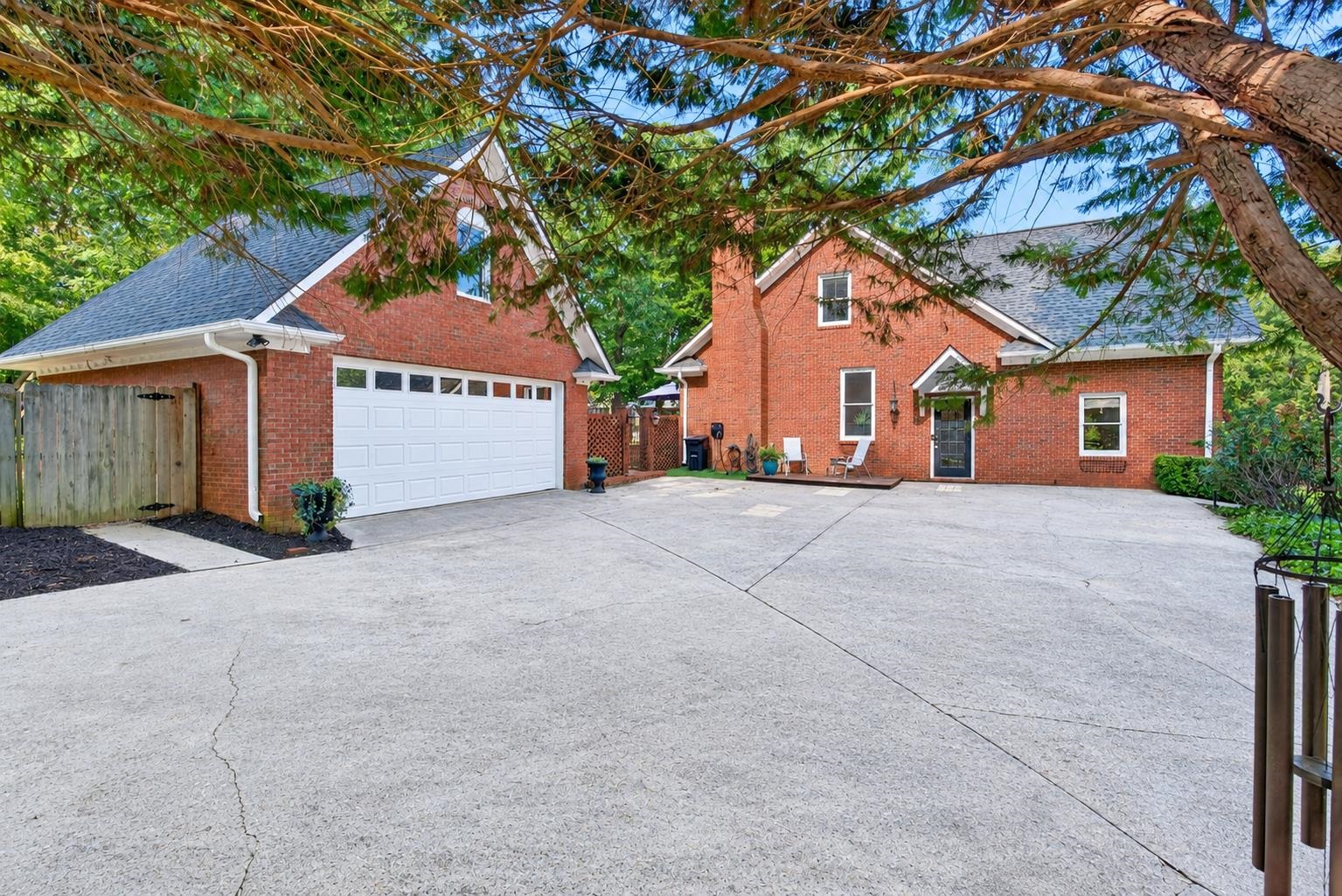 131 Woodridge Drive Property Photo 2