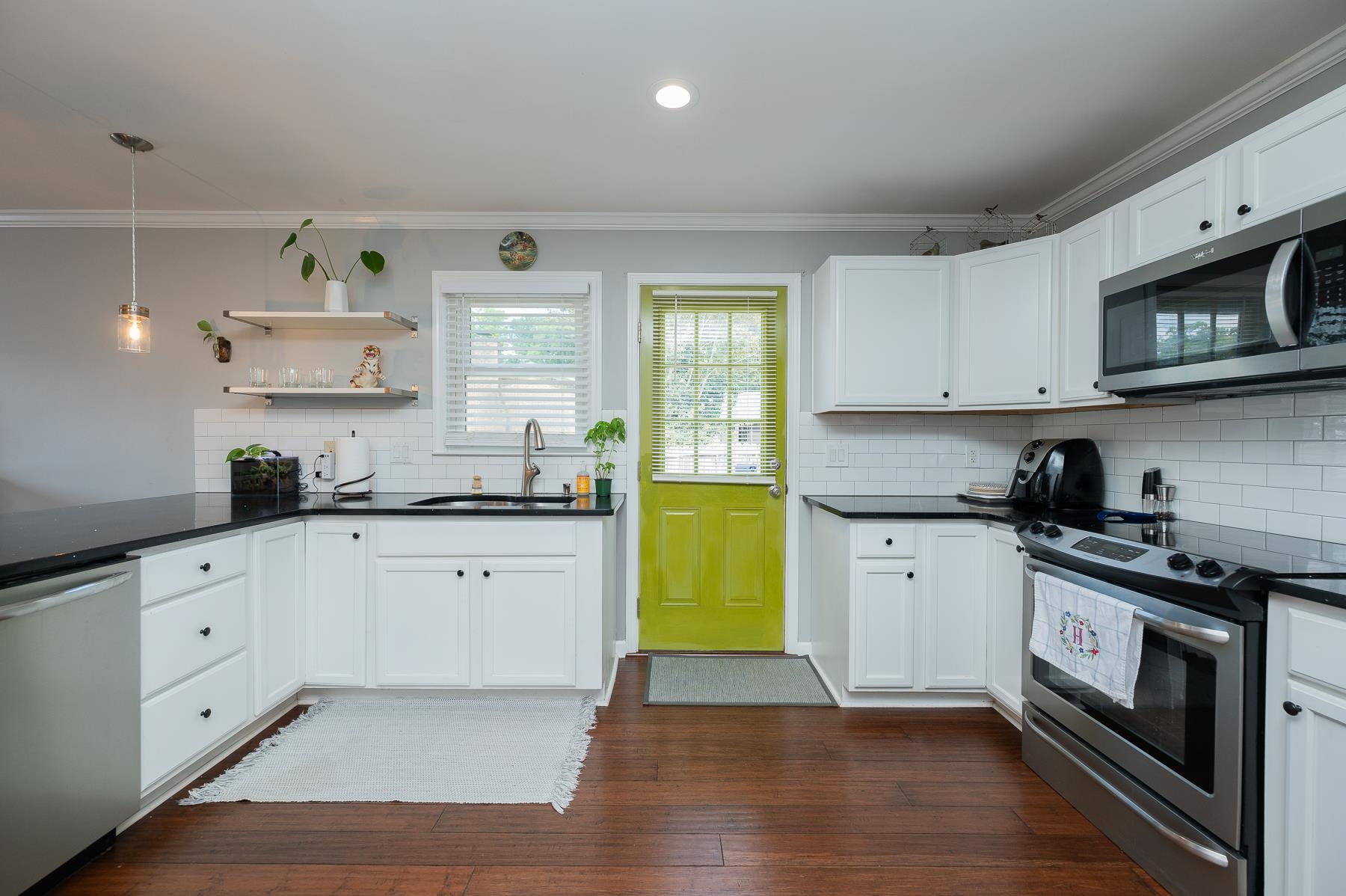 10 Meadowview Drive Property Photo 9