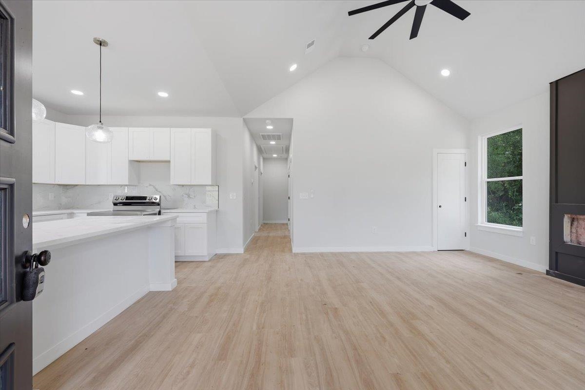 579 Bee Street Property Photo 10