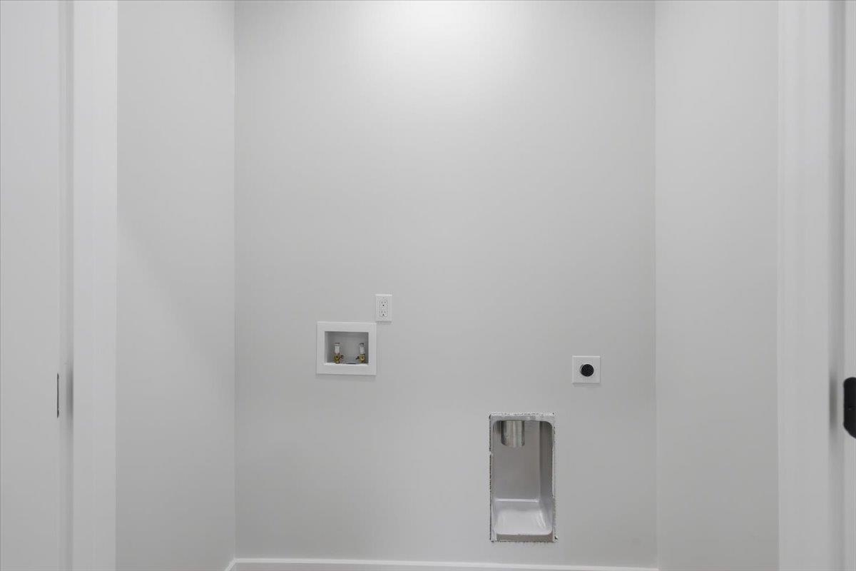 579 Bee Street Property Photo 21