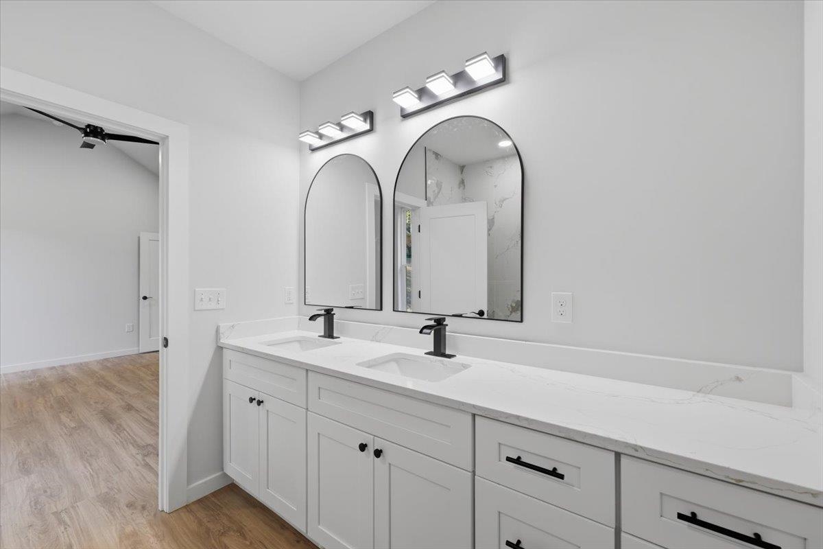 583 Bee Street Property Photo 16