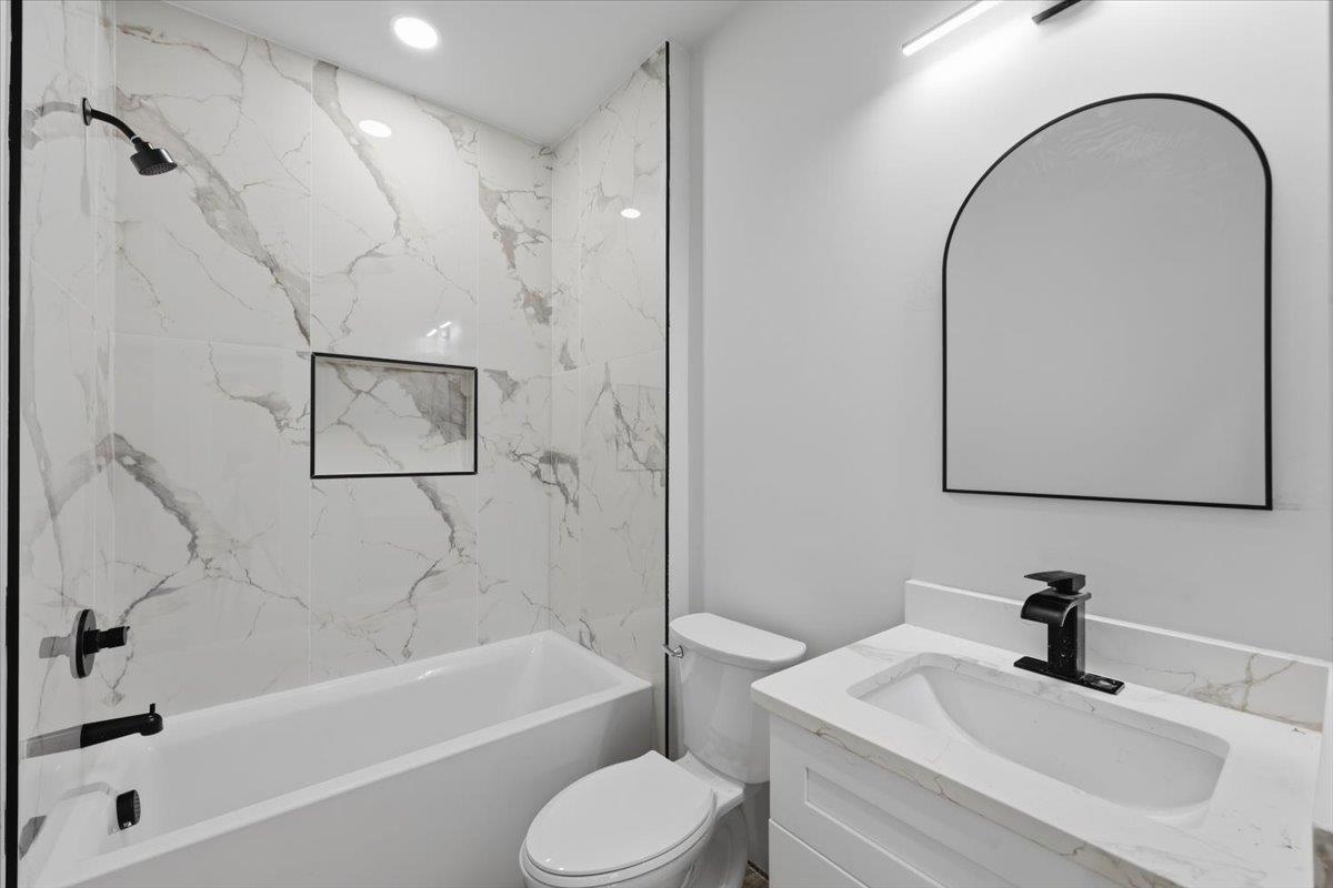 583 Bee Street Property Photo 18
