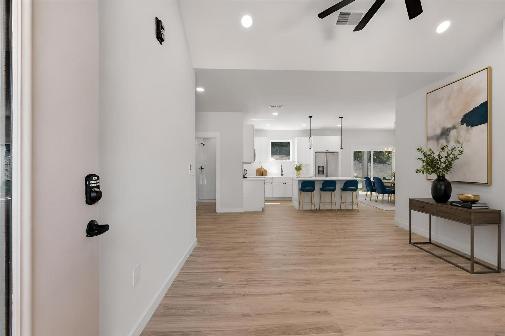 591 Bee Street Property Photo 4