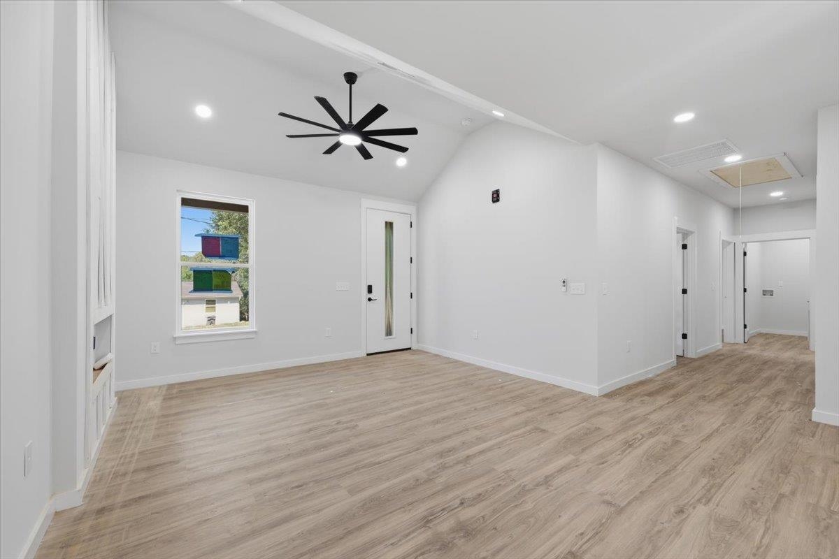591 Bee Street Property Photo 11
