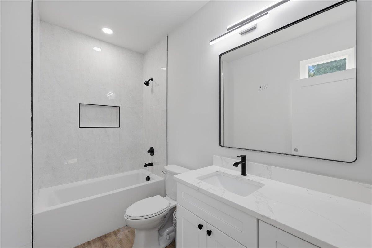 591 Bee Street Property Photo 19