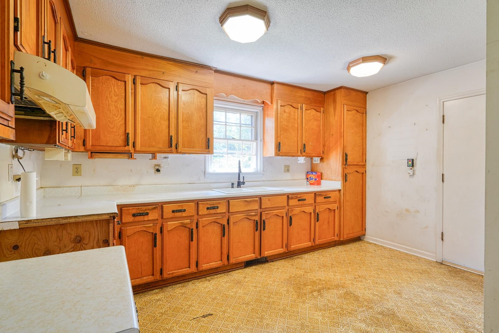 100 Carpenter Drive Property Photo 7