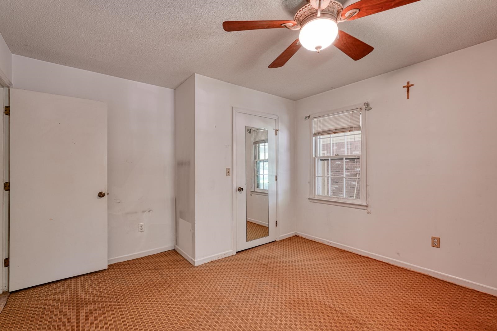 100 Carpenter Drive Property Photo 10