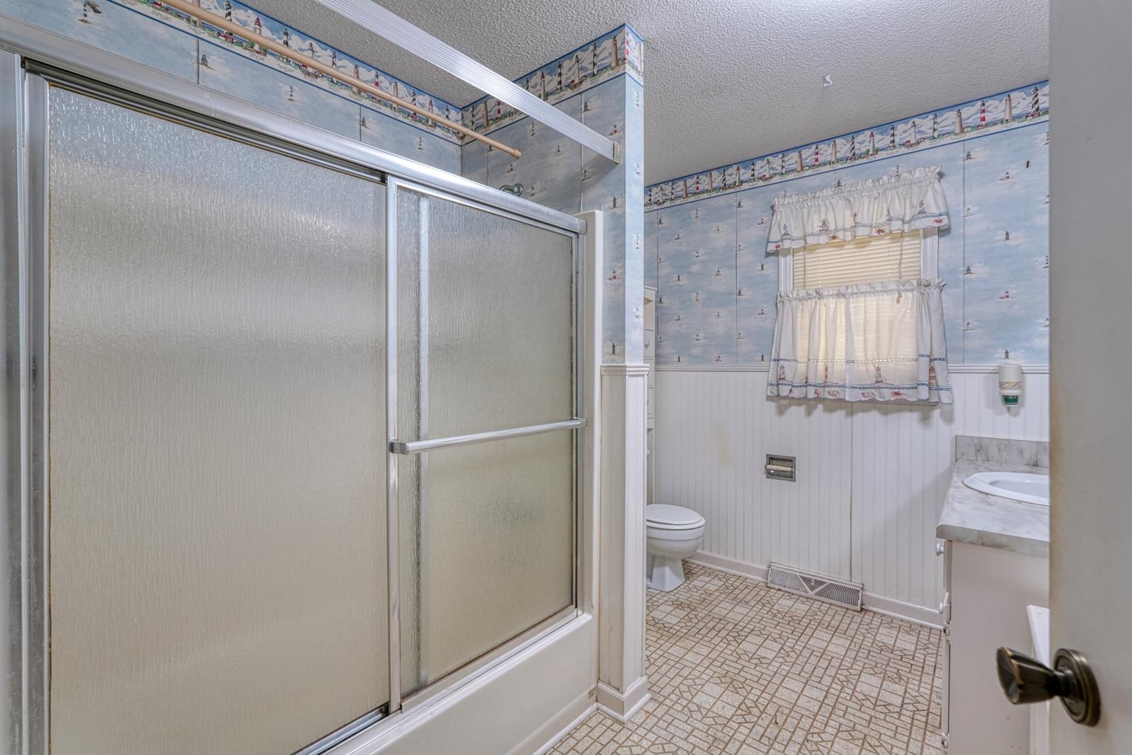 100 Carpenter Drive Property Photo 11