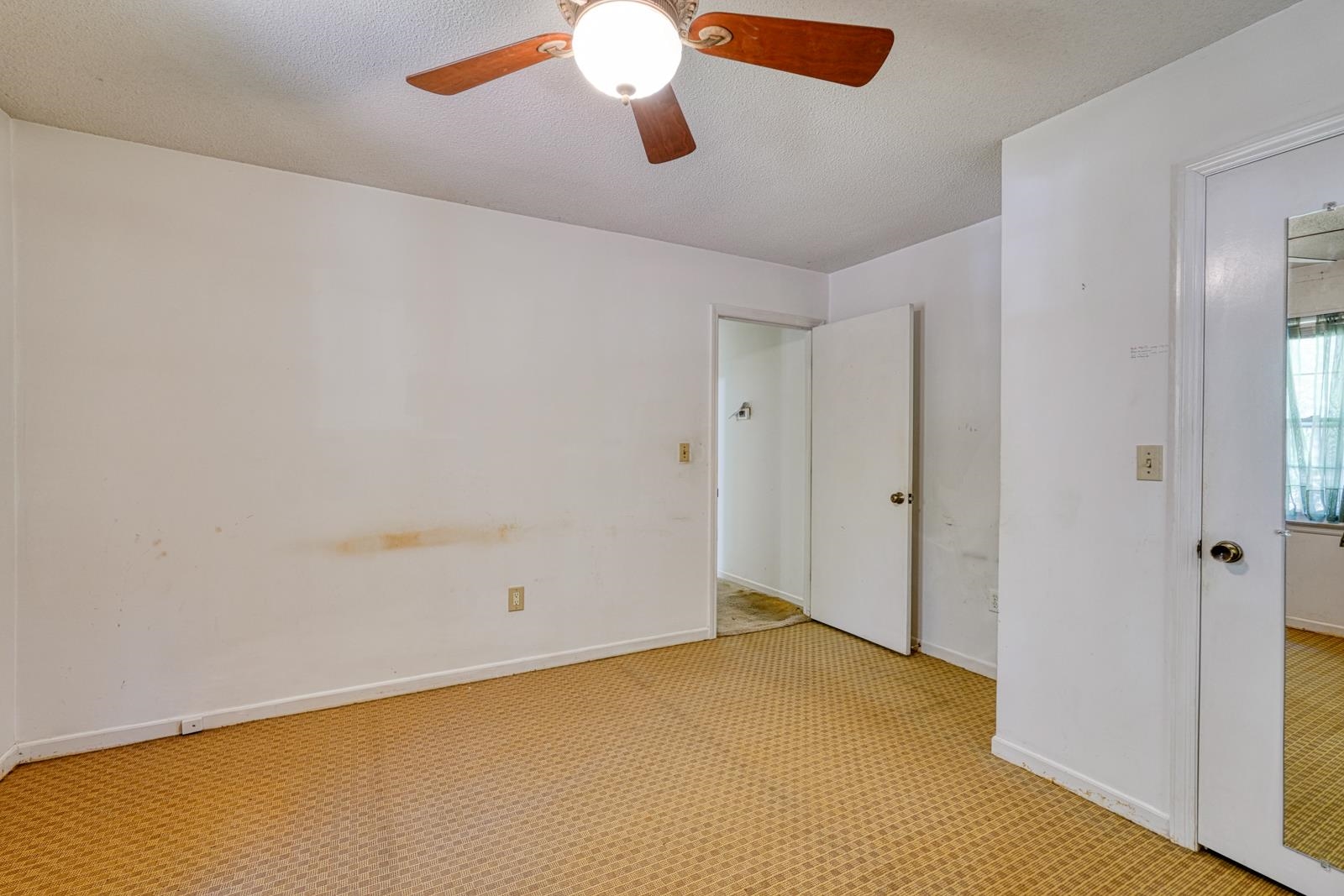 100 Carpenter Drive Property Photo 12