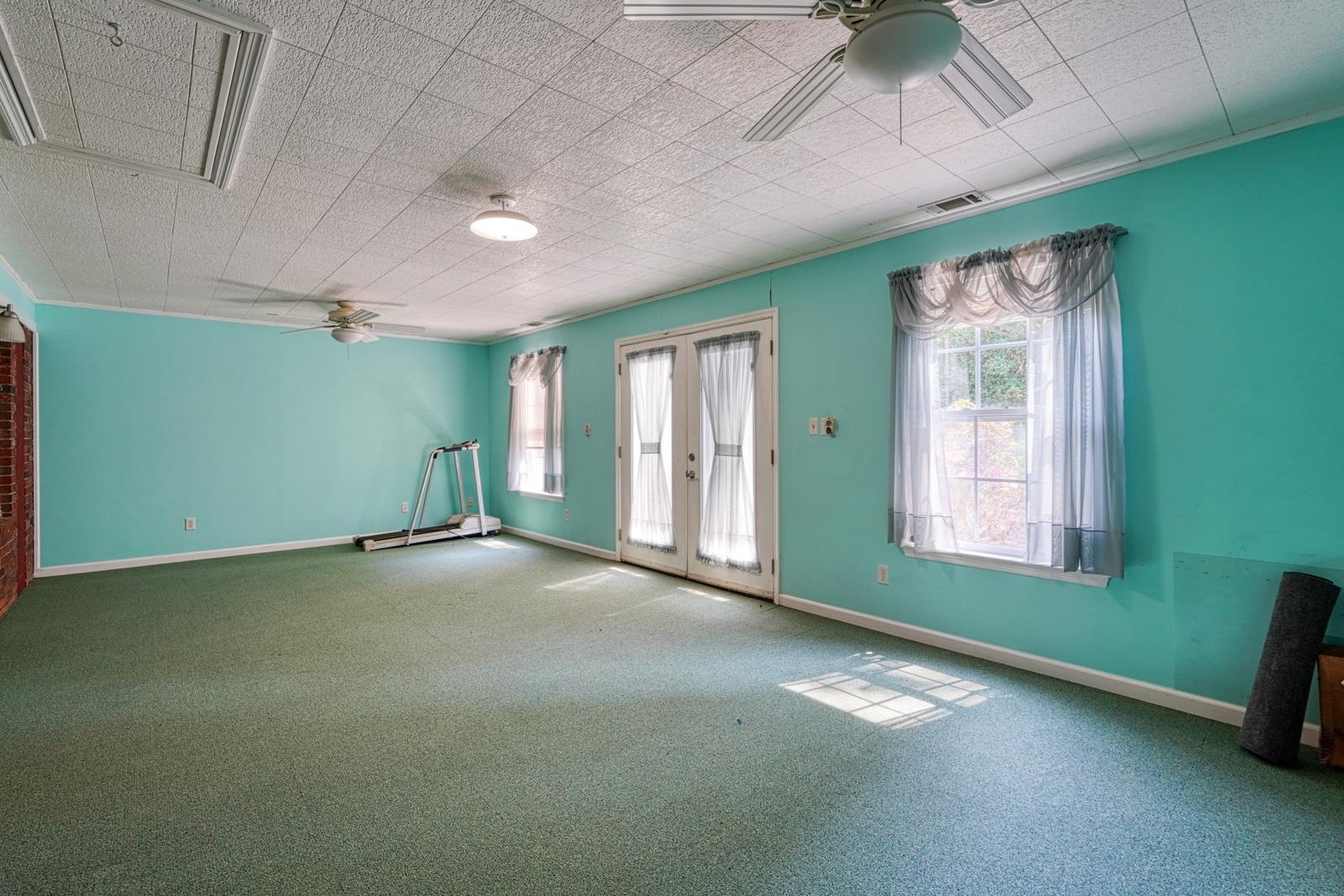 100 Carpenter Drive Property Photo 15