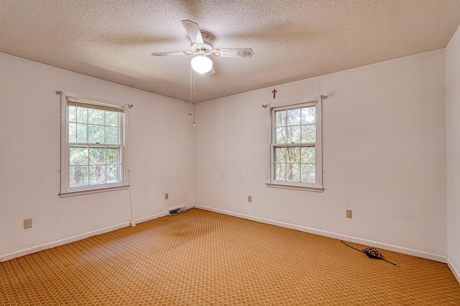 100 Carpenter Drive Property Photo 17