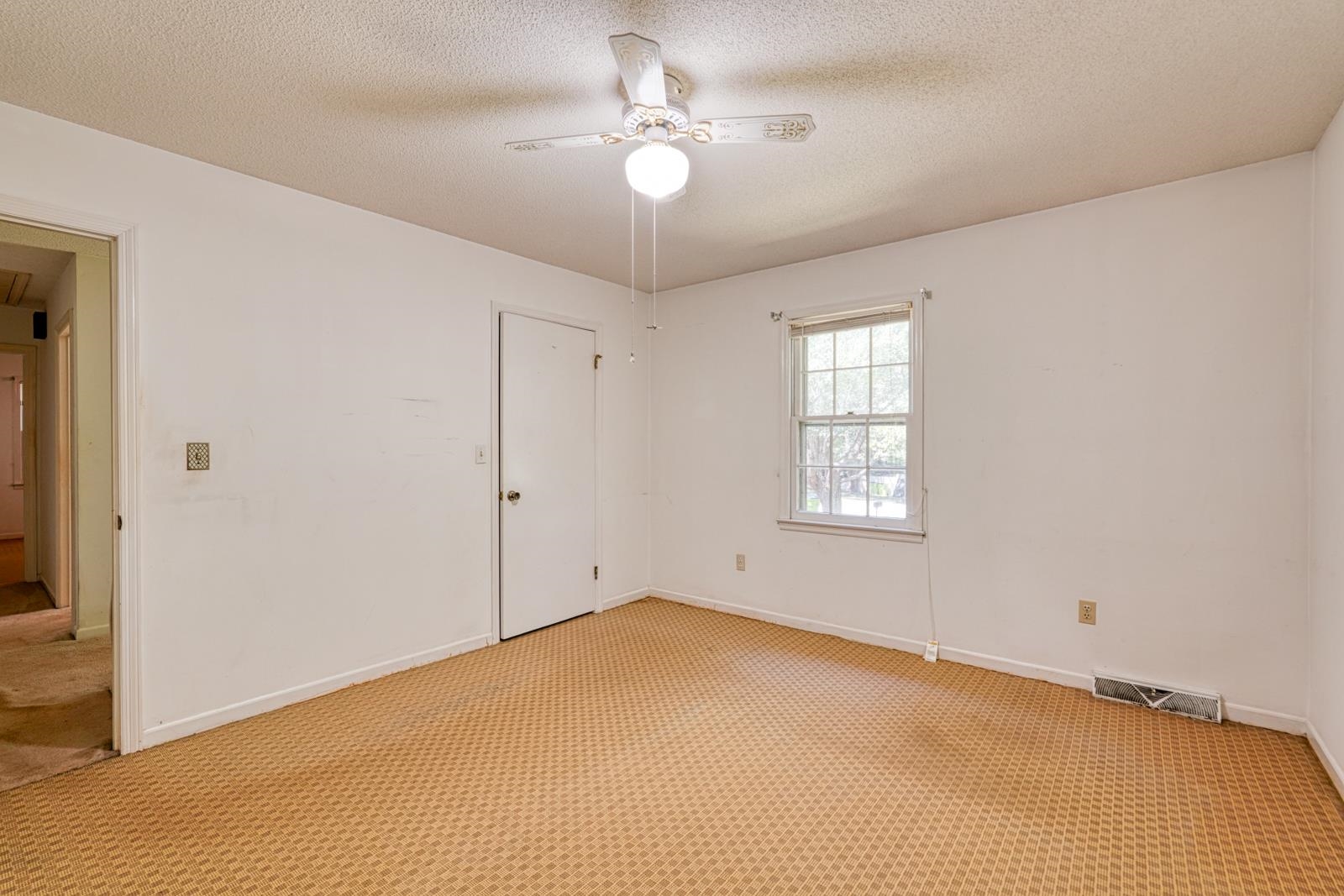100 Carpenter Drive Property Photo 18