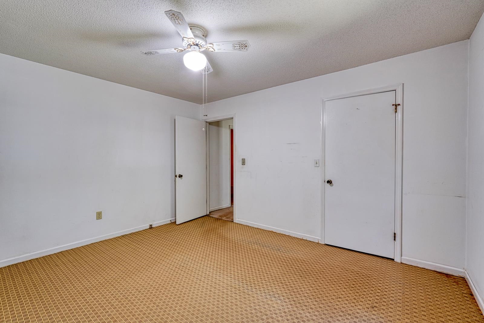 100 Carpenter Drive Property Photo 19