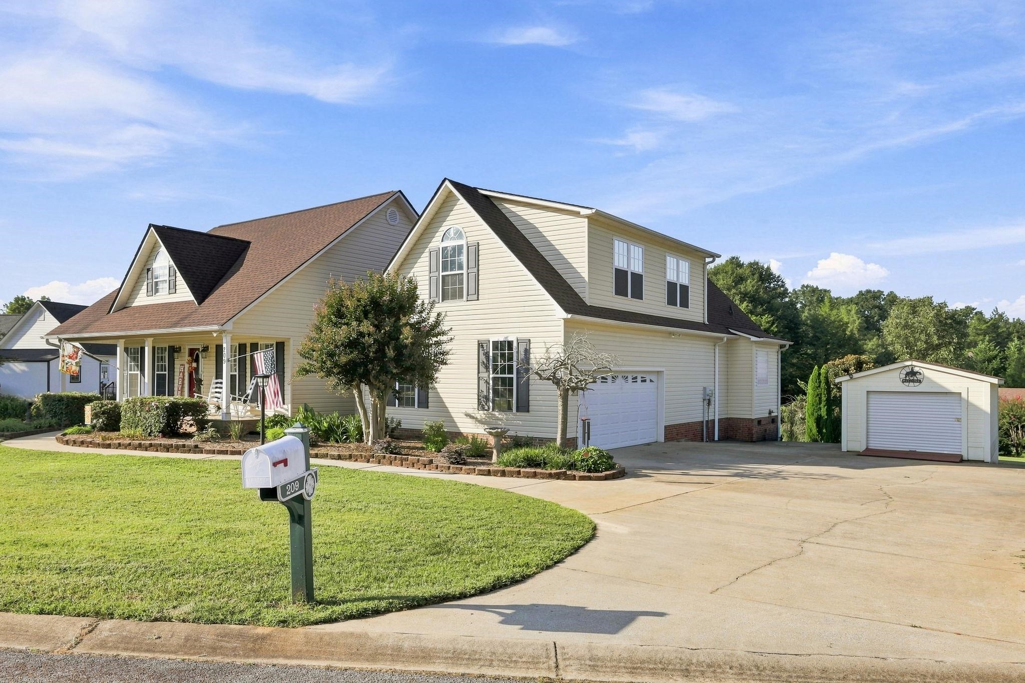 209 Roundstone Drive Property Photo 4