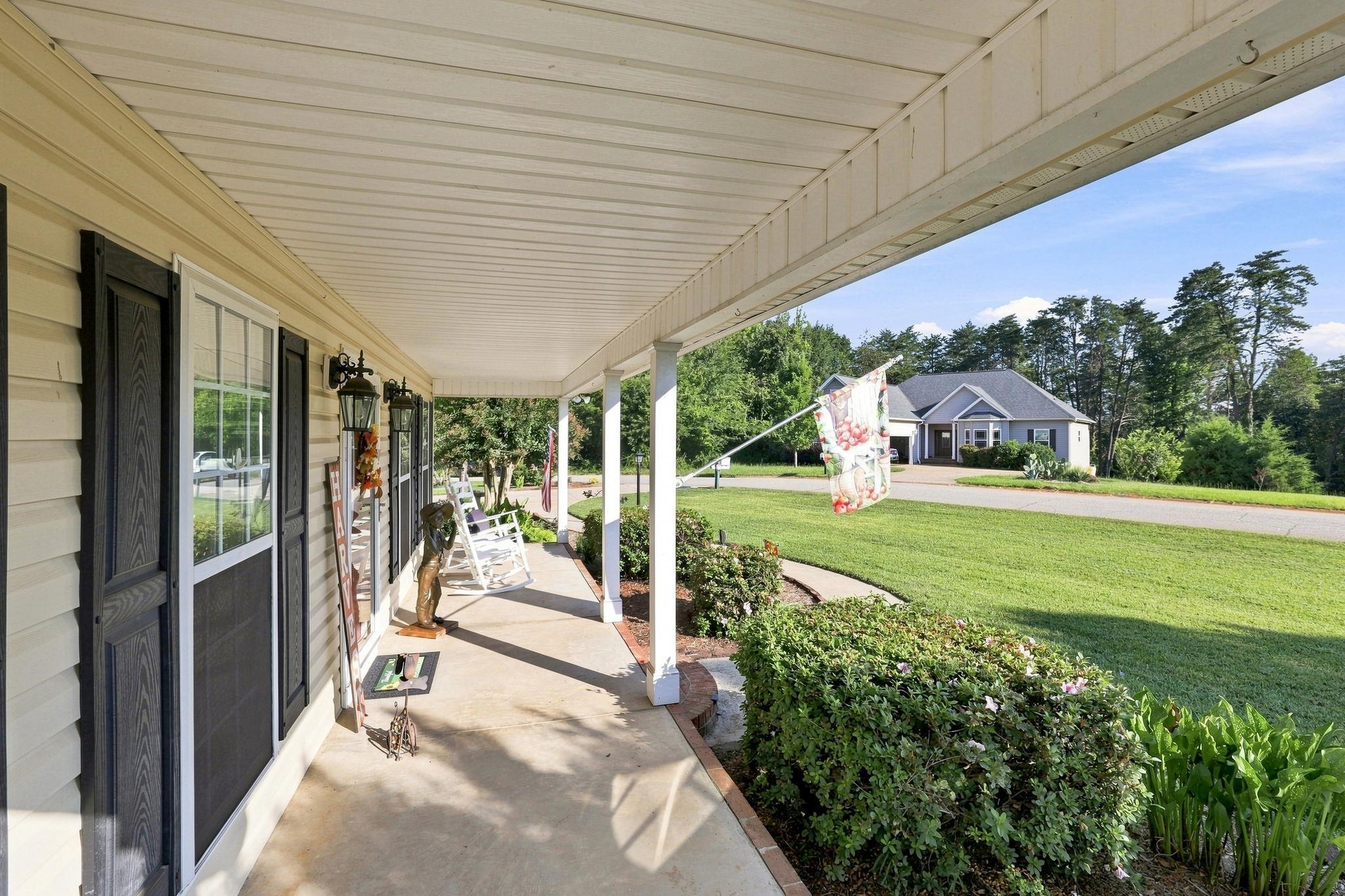 209 Roundstone Drive Property Photo 7