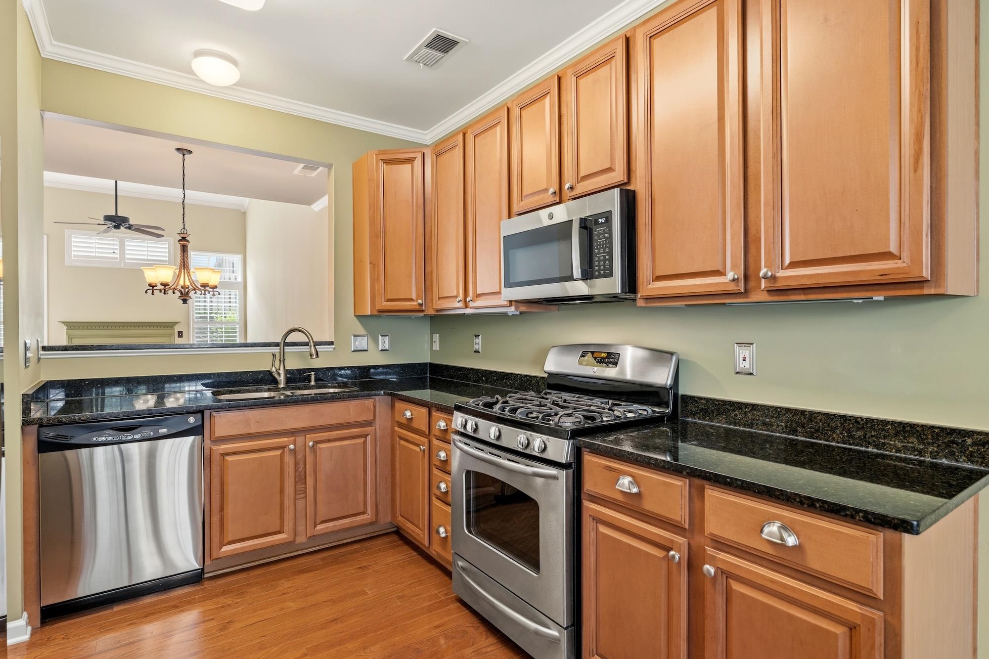 419 Cedar Pines Drive Property Photo 6
