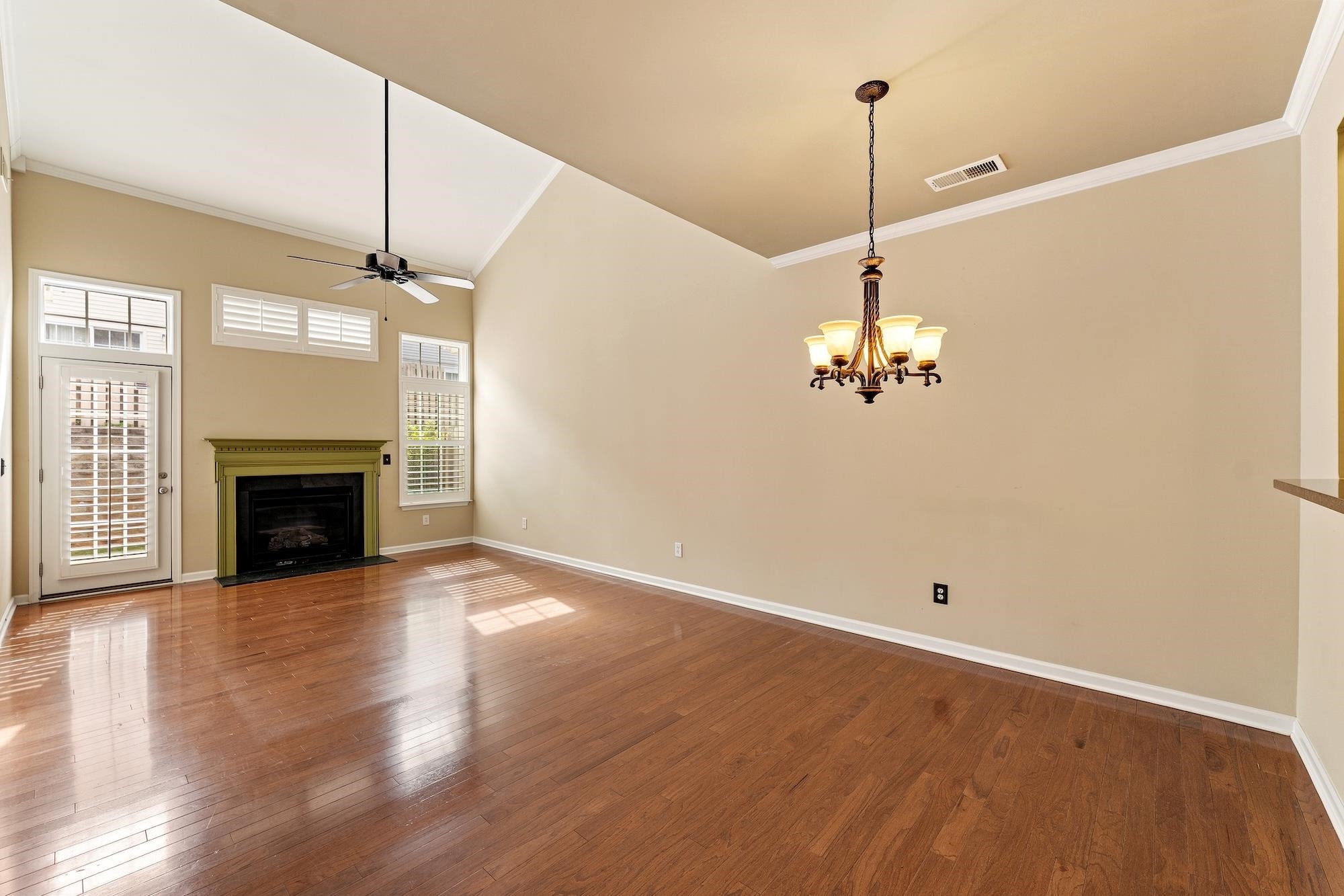 419 Cedar Pines Drive Property Photo 8