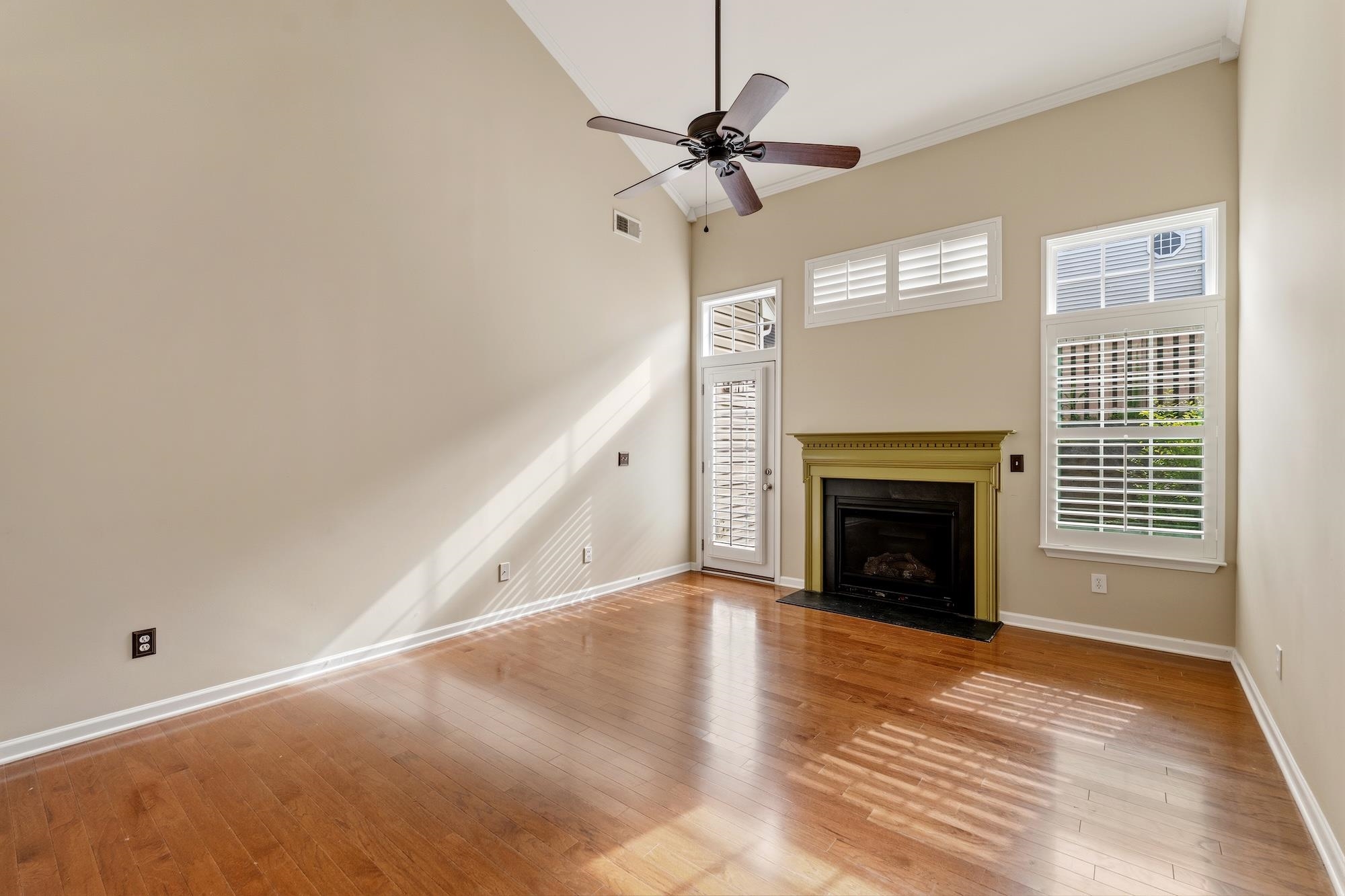 419 Cedar Pines Drive Property Photo 10