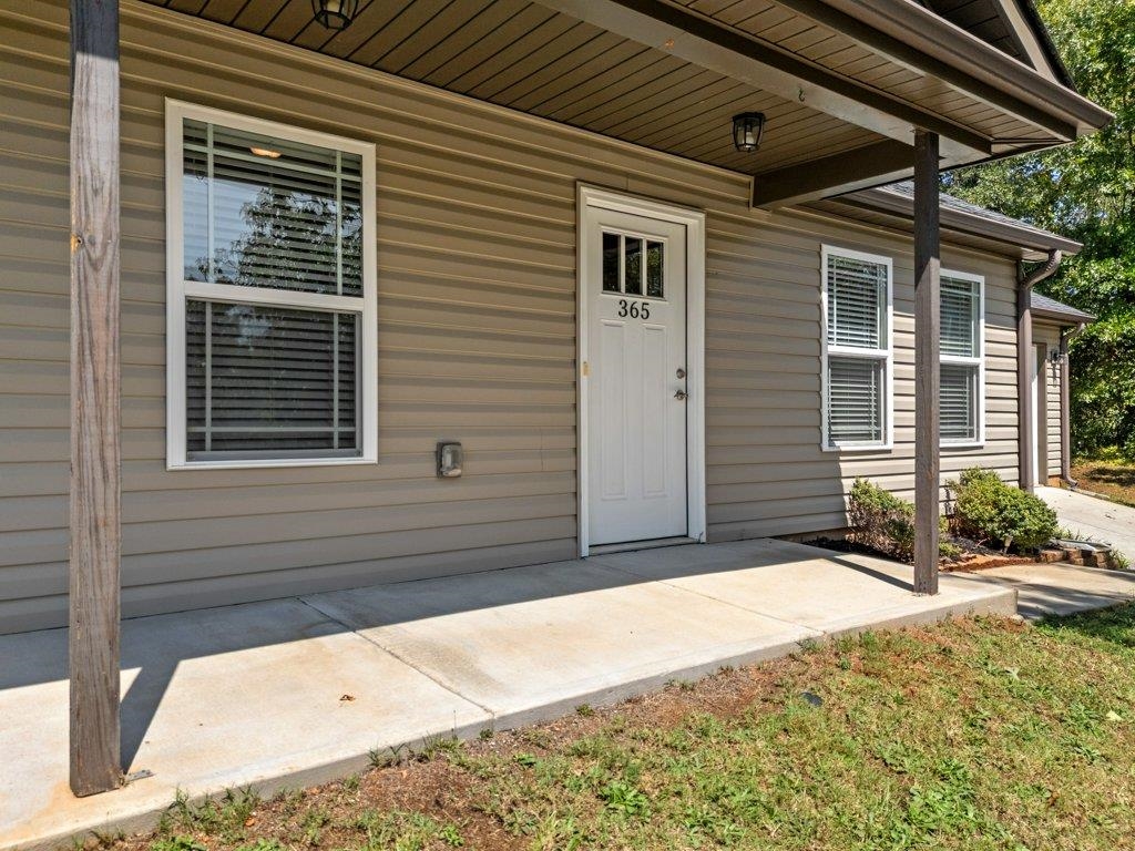 365 Half Rock Circle Property Photo 5