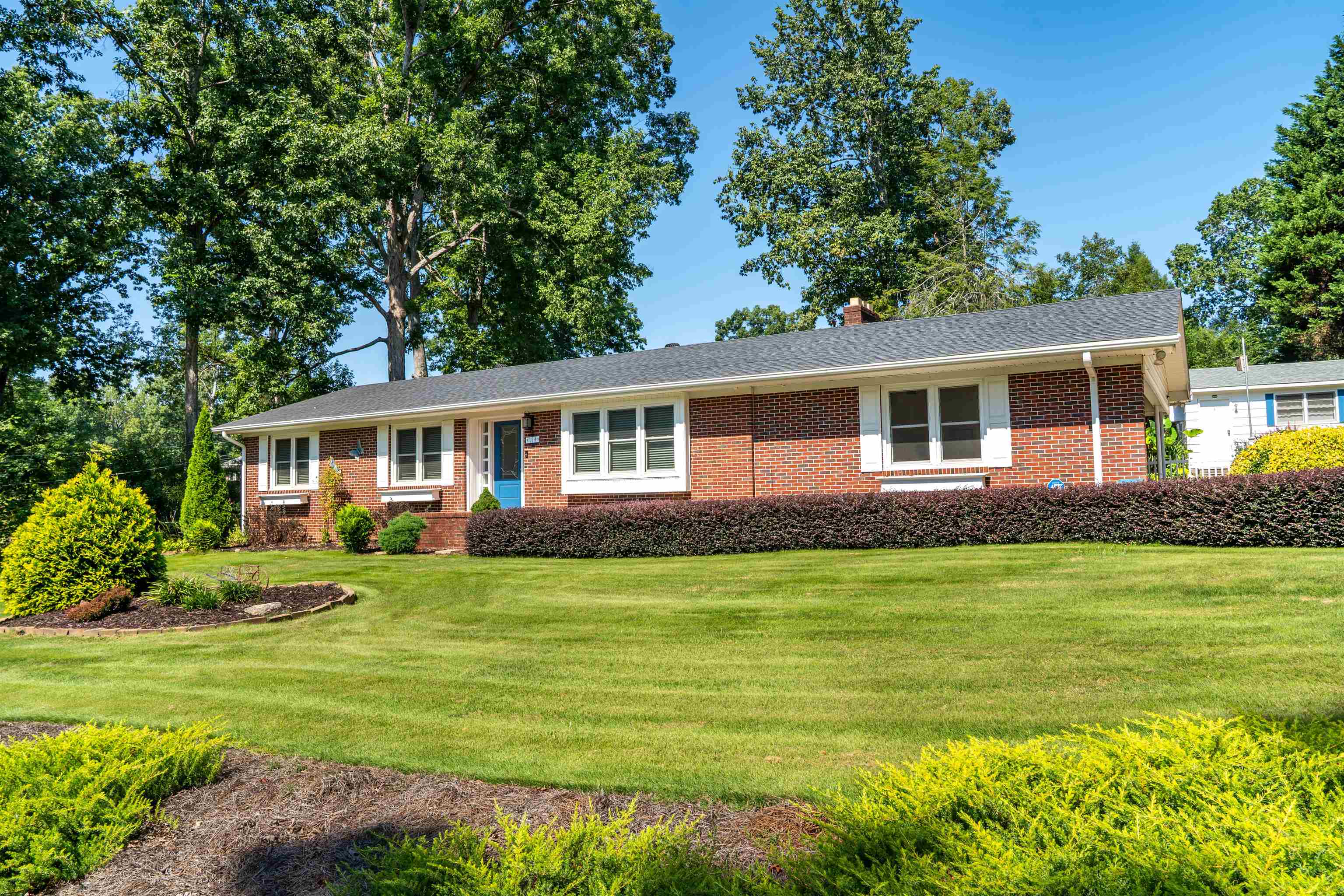 114 E Brookwood Lane Property Photo 1