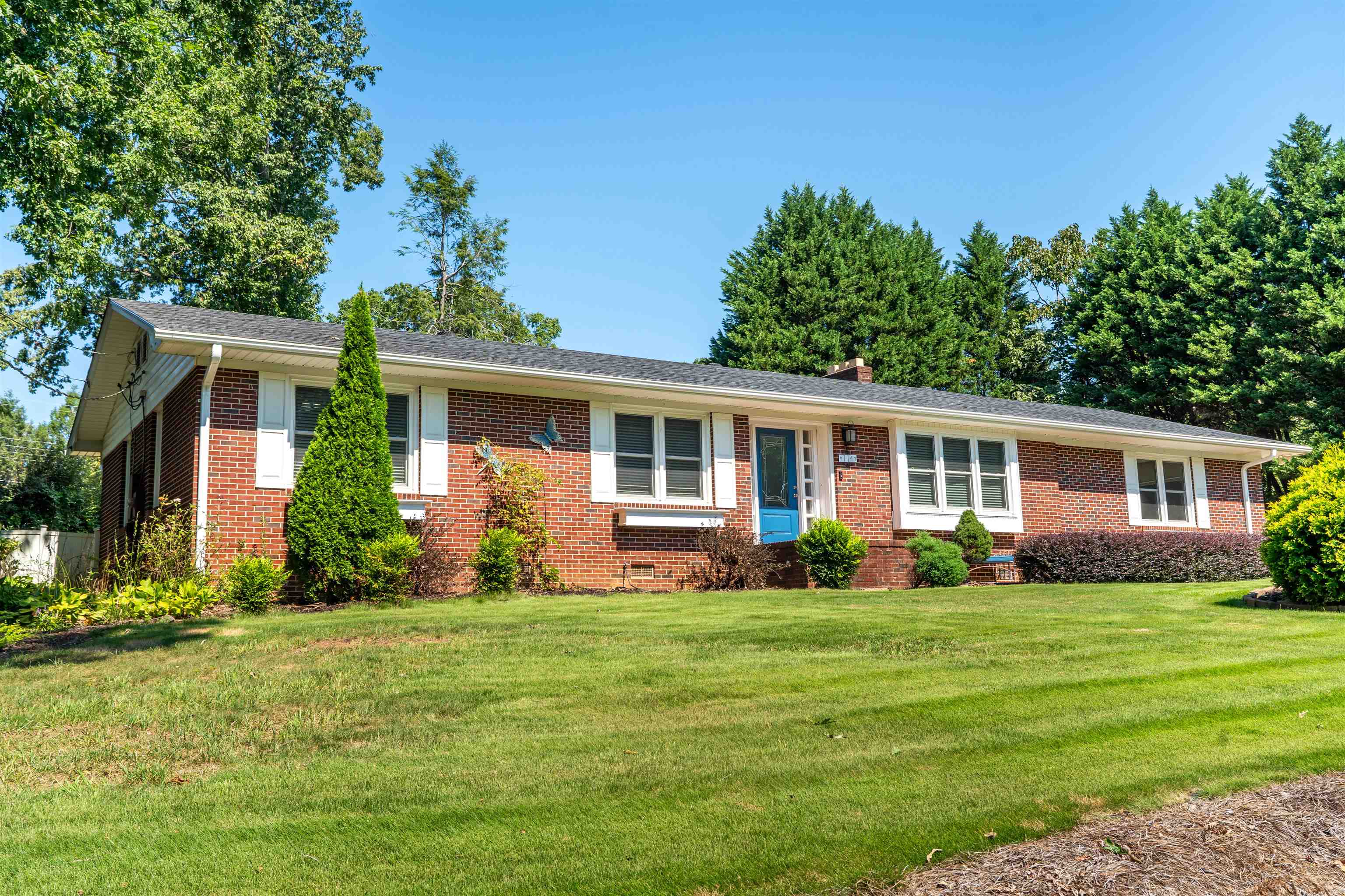 114 E Brookwood Lane Property Photo 3