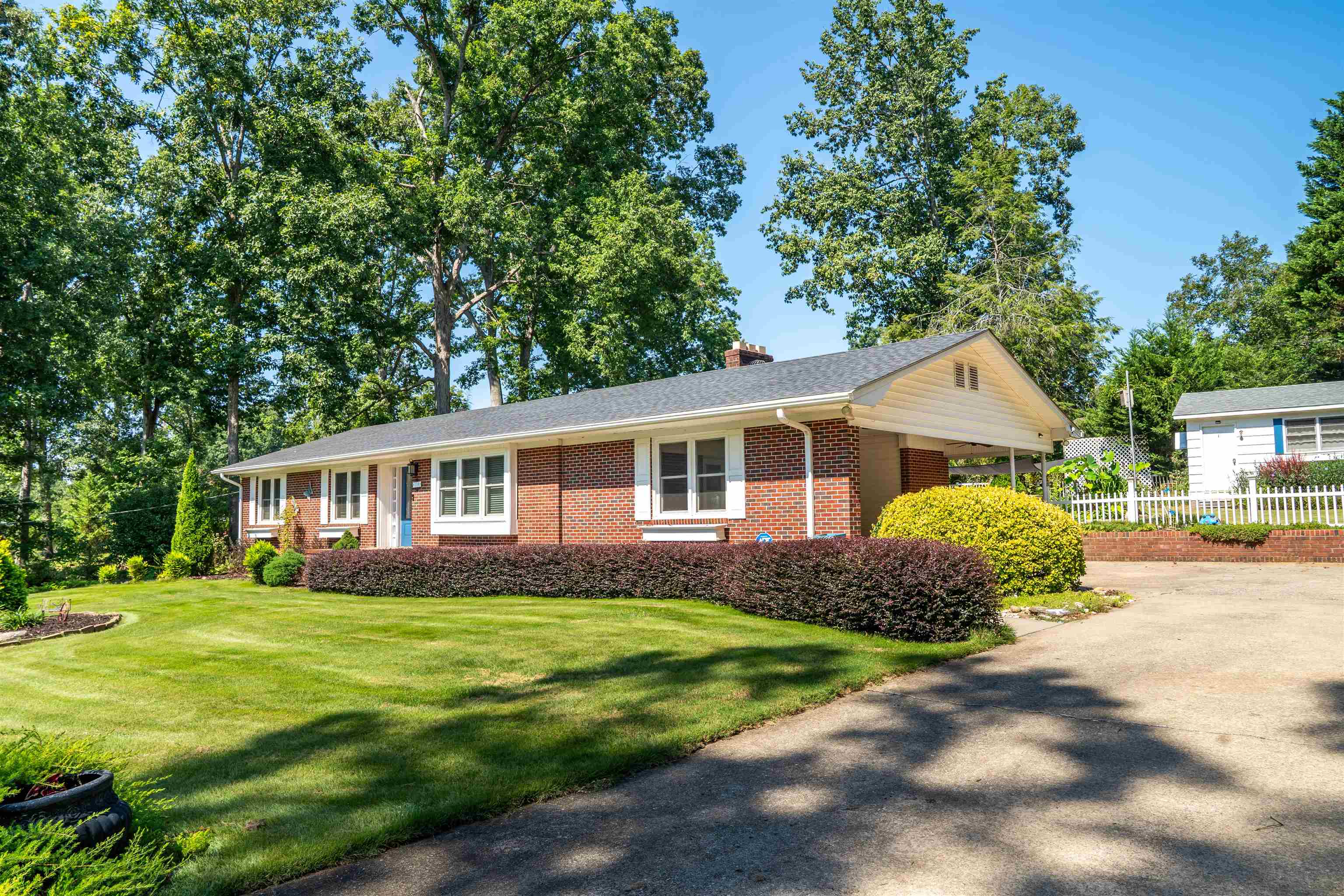 114 E Brookwood Lane Property Photo 4