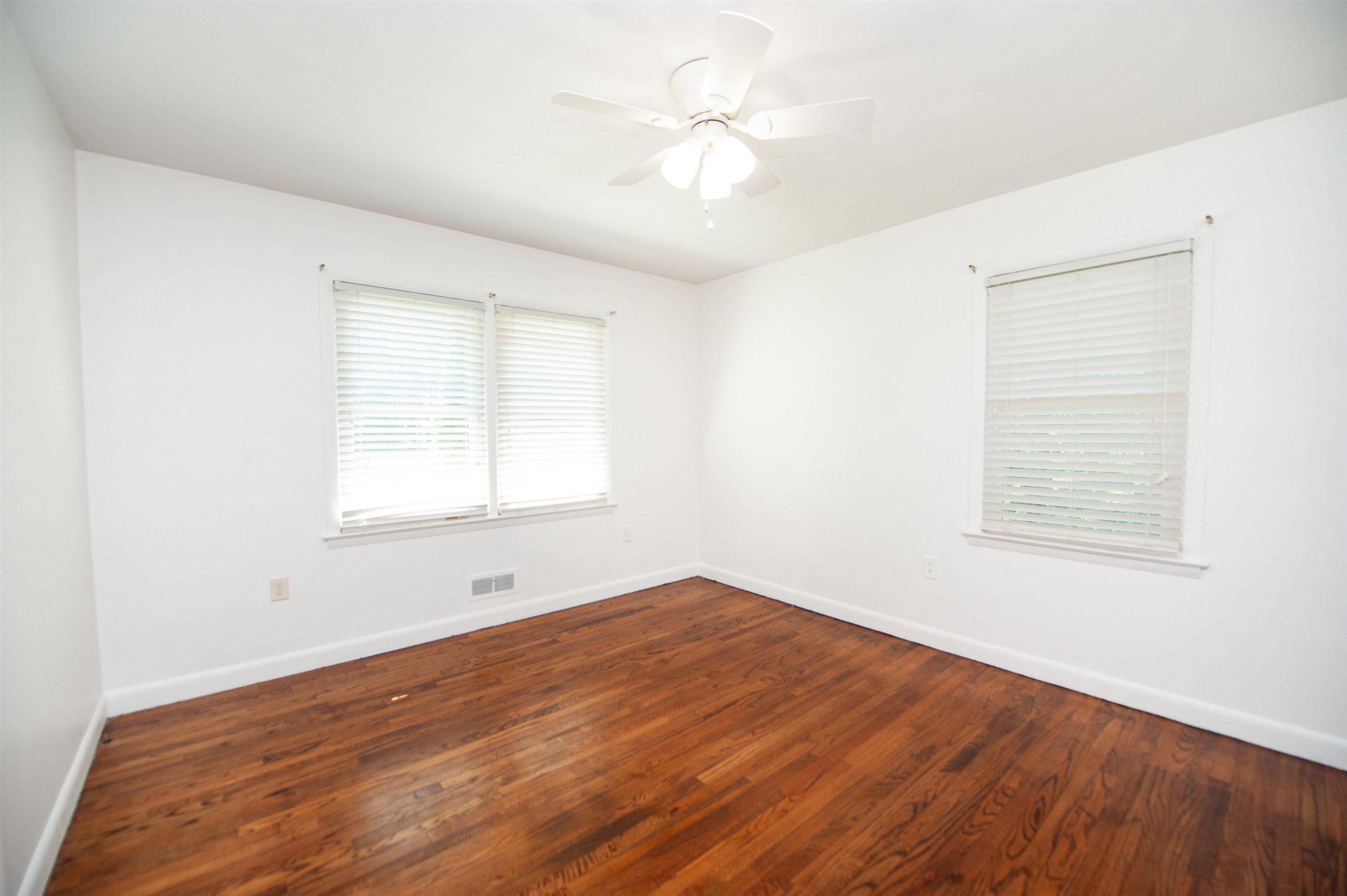 114 E Brookwood Lane Property Photo 26