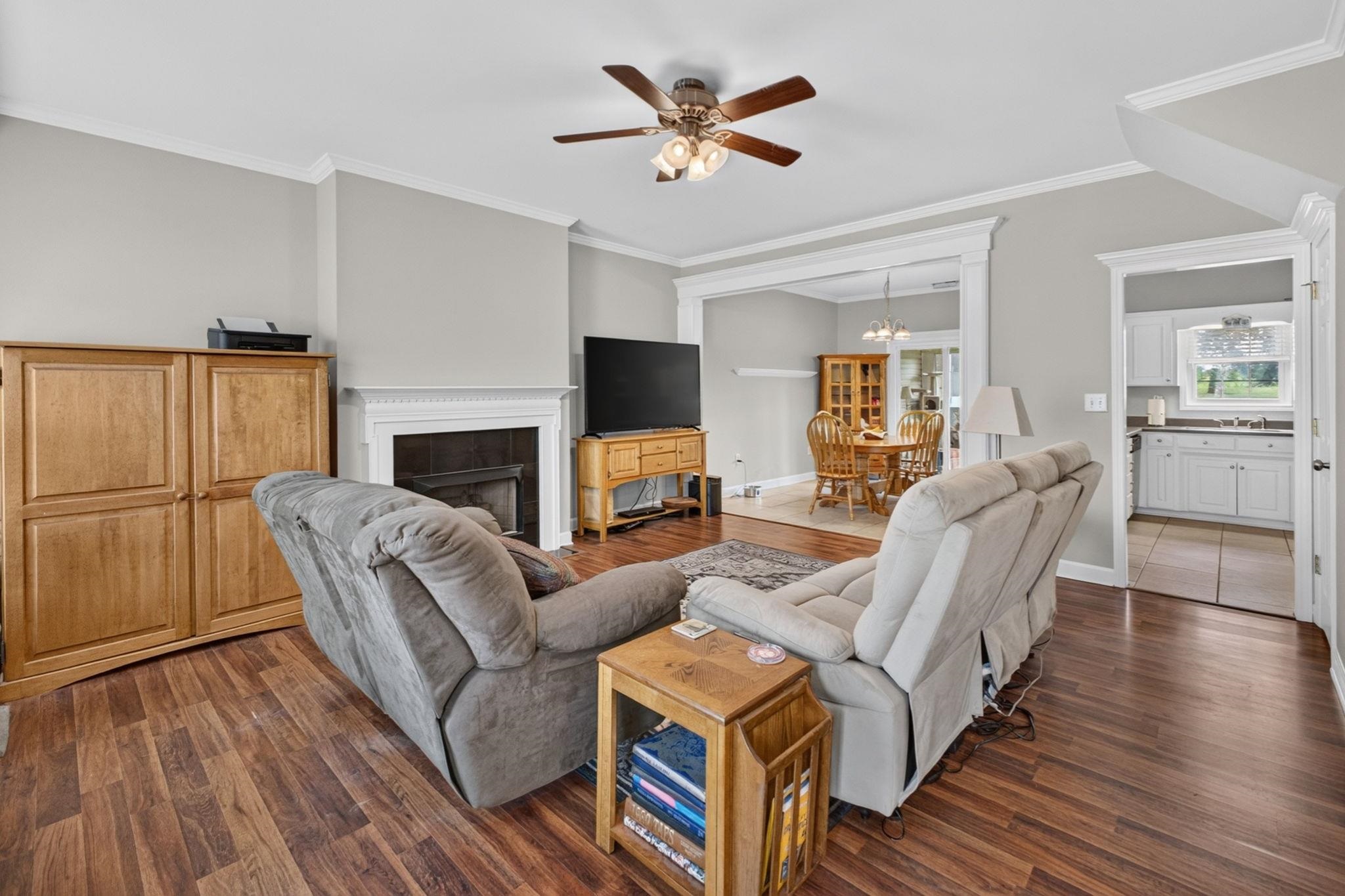 433 Rexford Drive Property Photo 4