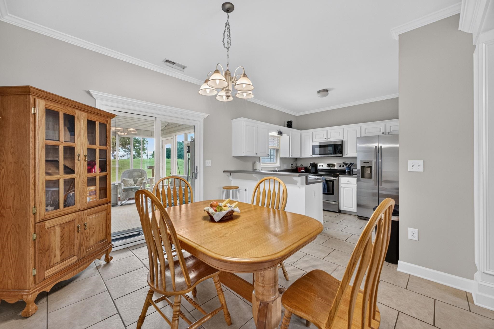 433 Rexford Drive Property Photo 8