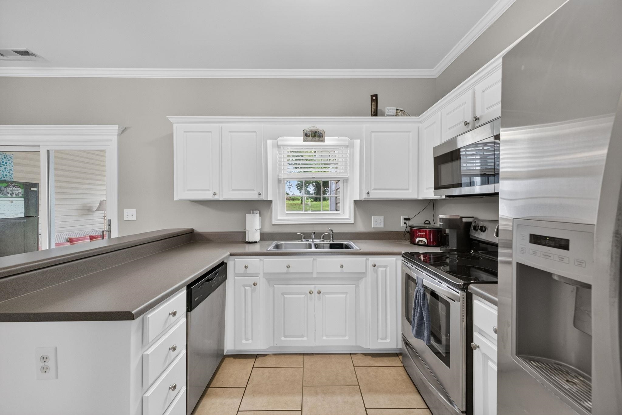 433 Rexford Drive Property Photo 10
