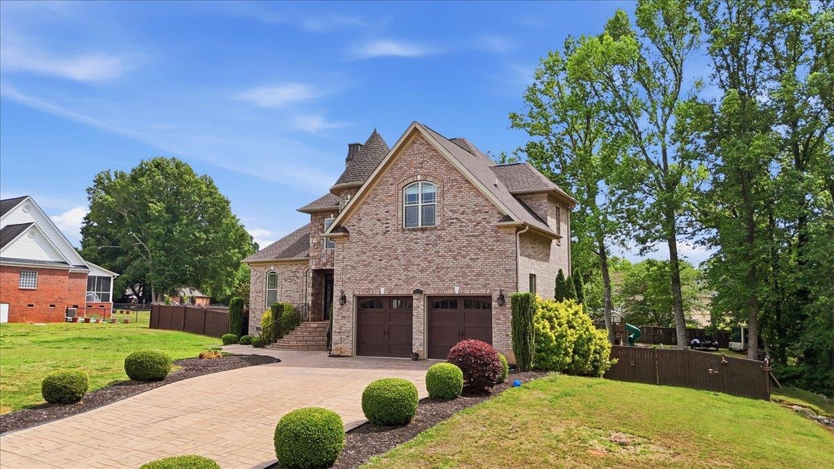 429 Hunting Crest Court Property Photo 2