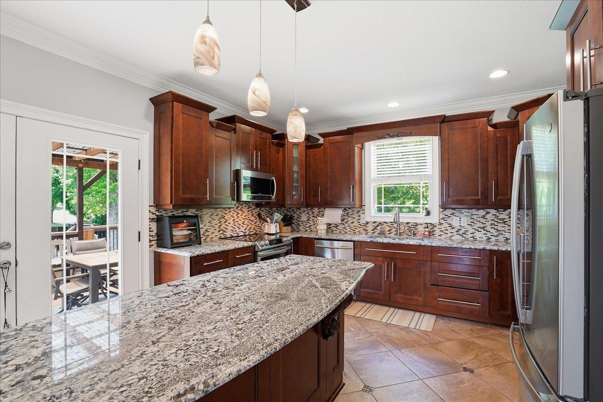 429 Hunting Crest Court Property Photo 6