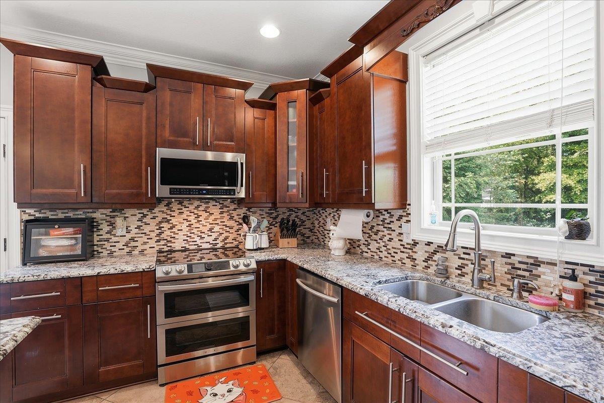 429 Hunting Crest Court Property Photo 7
