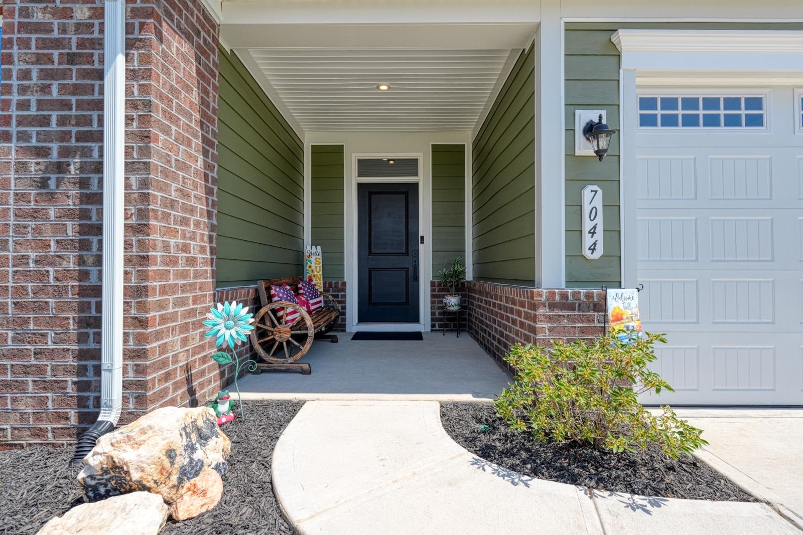 7044 Glass Court Property Photo 2