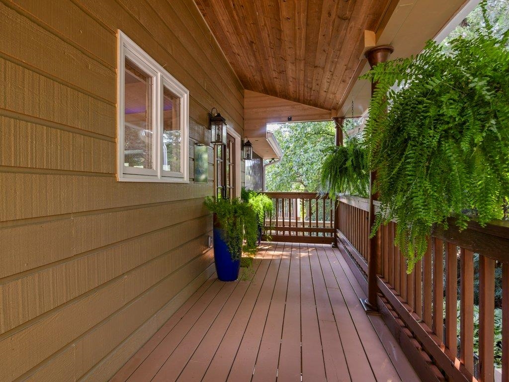 1522 W Lakeshore Drive Property Photo 4