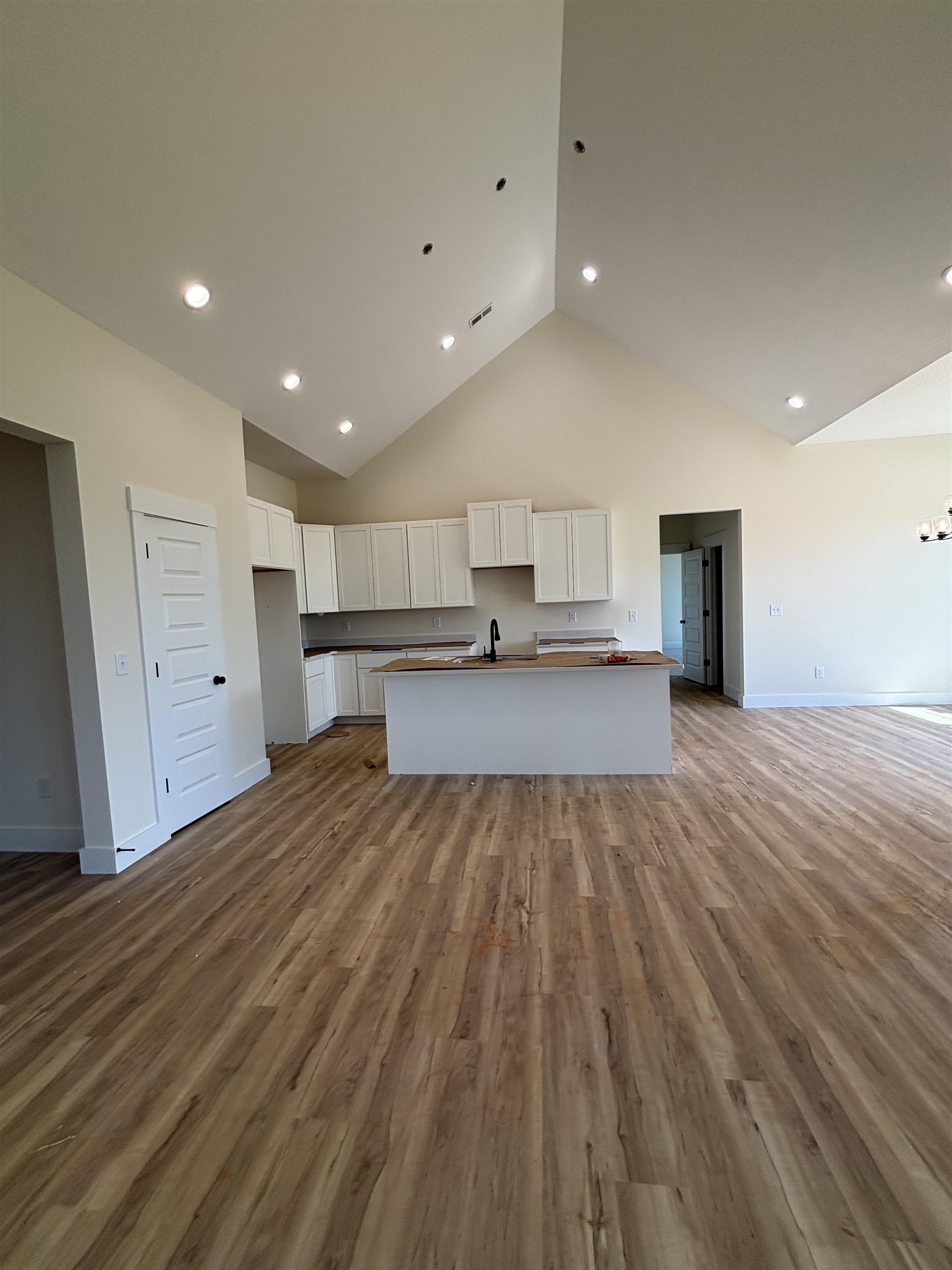 725 Mello Drive Property Photo 4