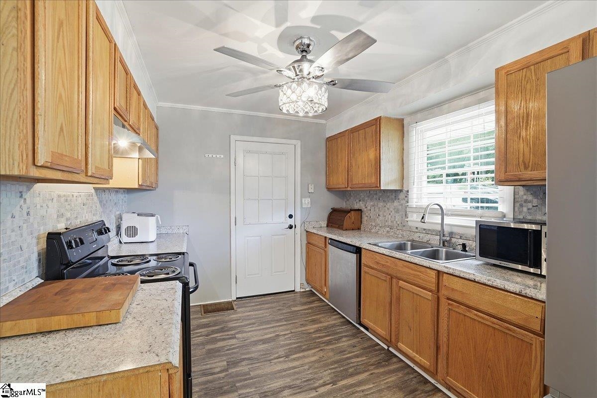 1207 Elmore Street Property Photo 2