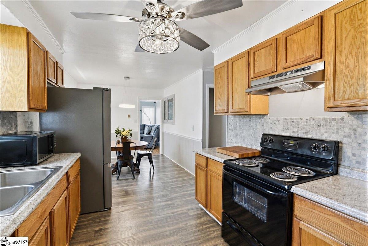 1207 Elmore Street Property Photo 3