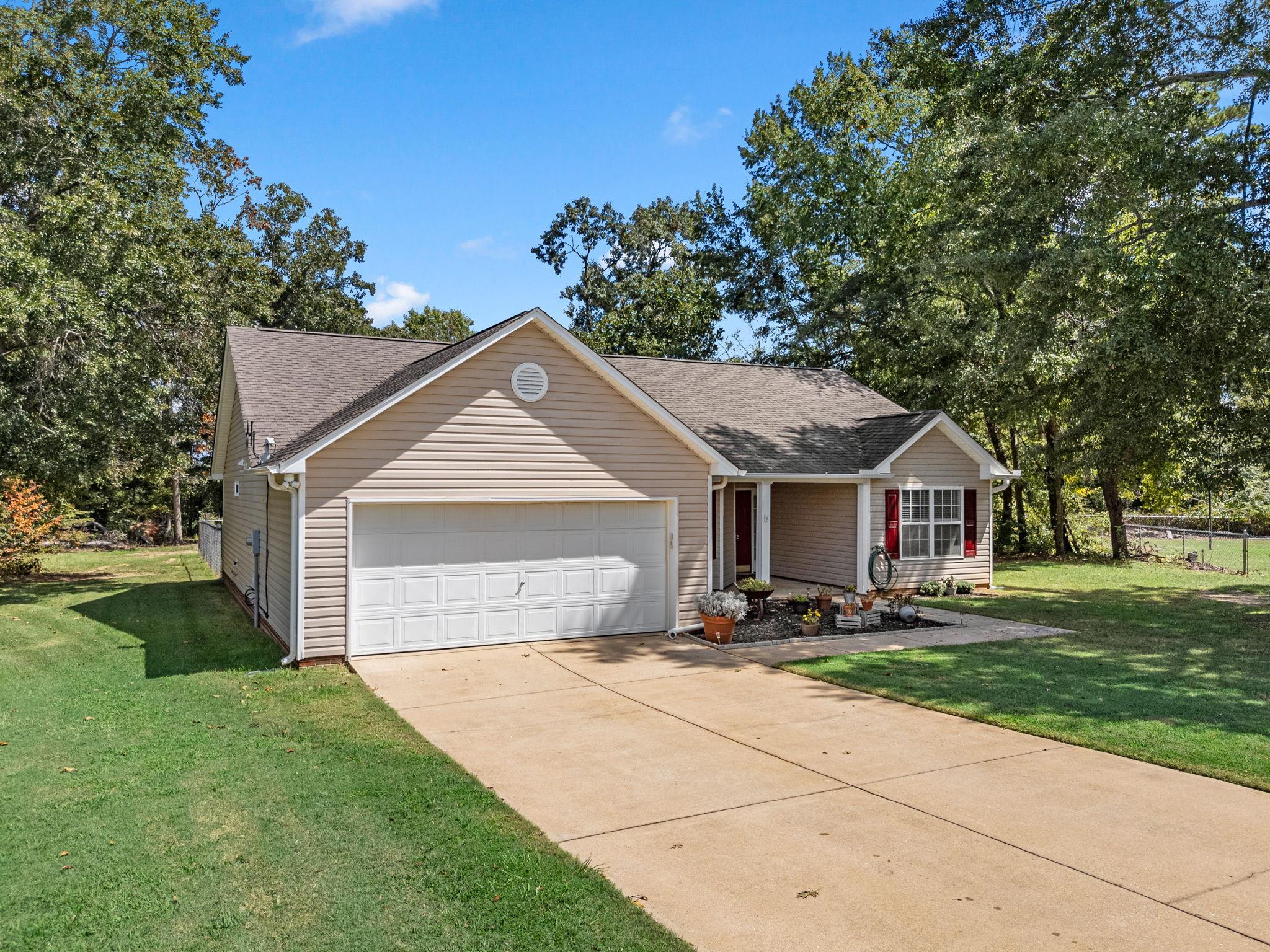 172 Lockland Drive Property Photo 3
